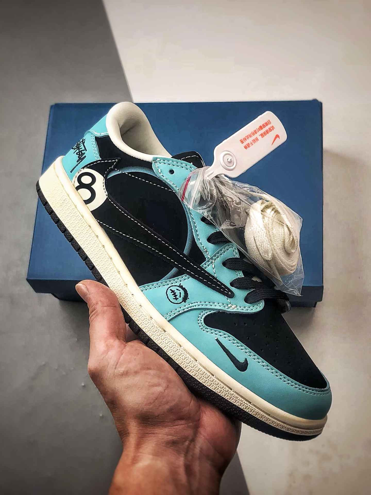 Air Jordan 1 Low ”高端定制” 斯图西黑8湖蓝黑倒钩 DD7866-103