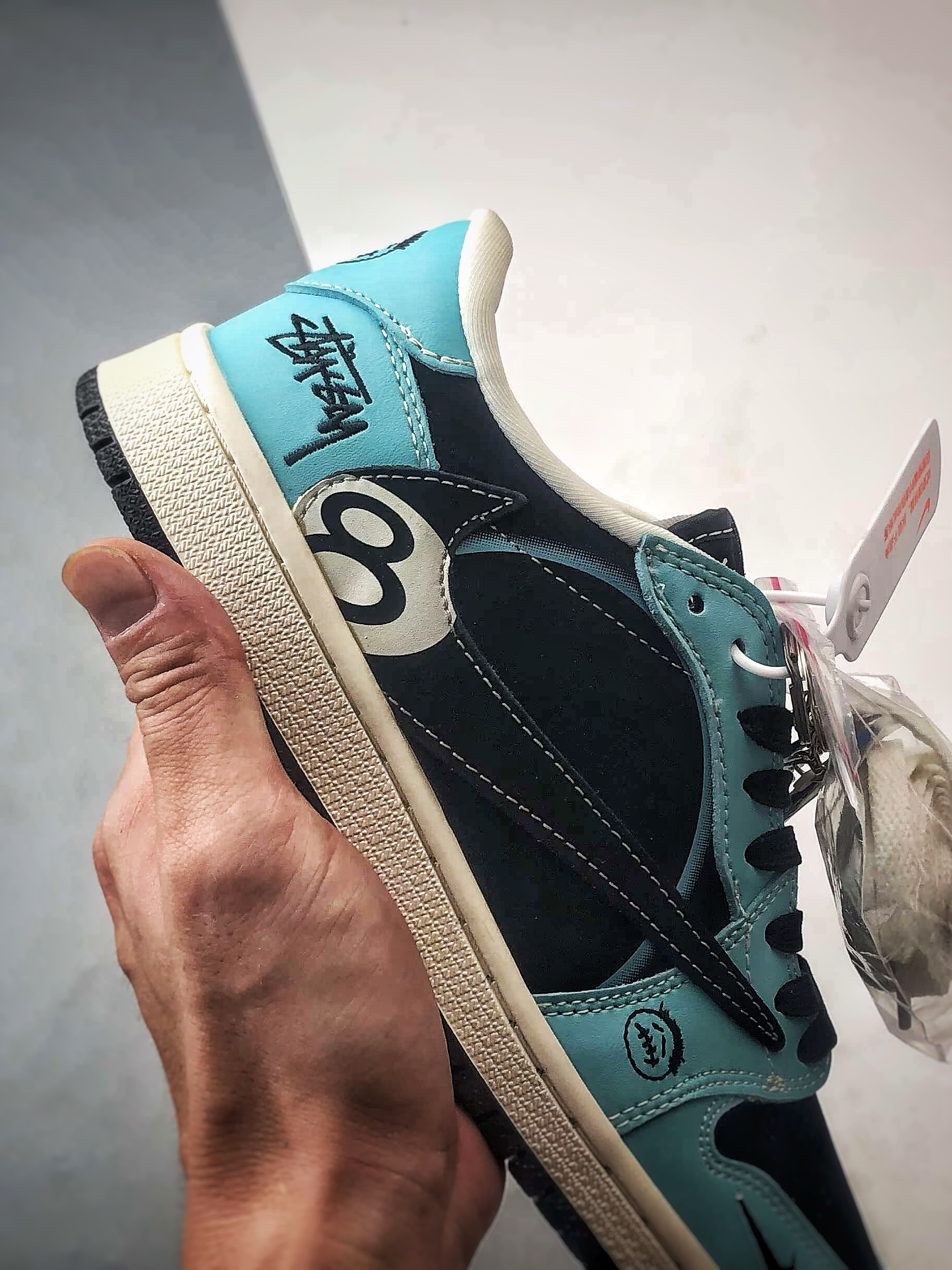 Air Jordan 1 Low ”高端定制” 斯图西黑8湖蓝黑倒钩 DD7866-103