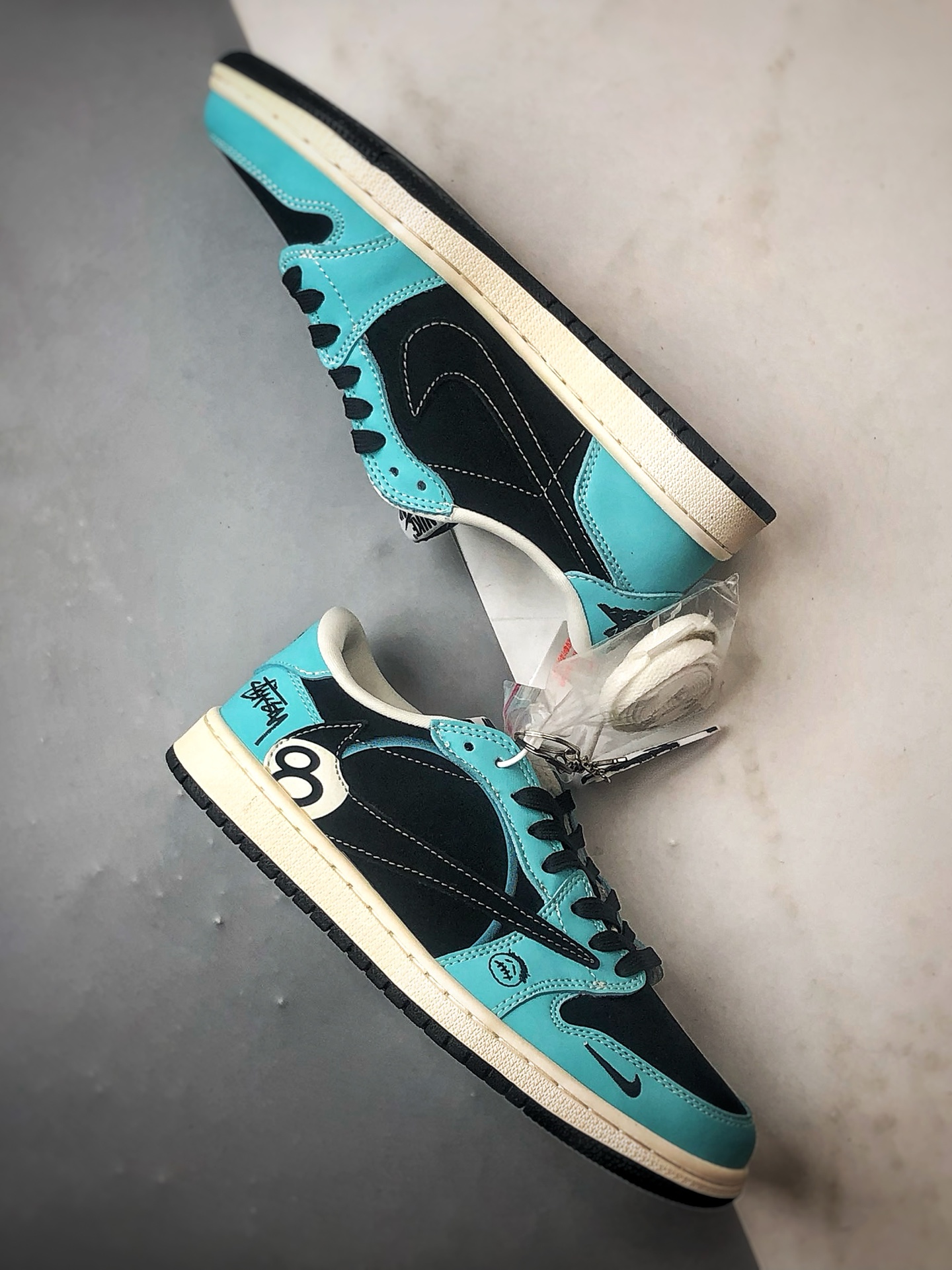 Air Jordan 1 Low ”高端定制” 斯图西黑8湖蓝黑倒钩 DD7866-103