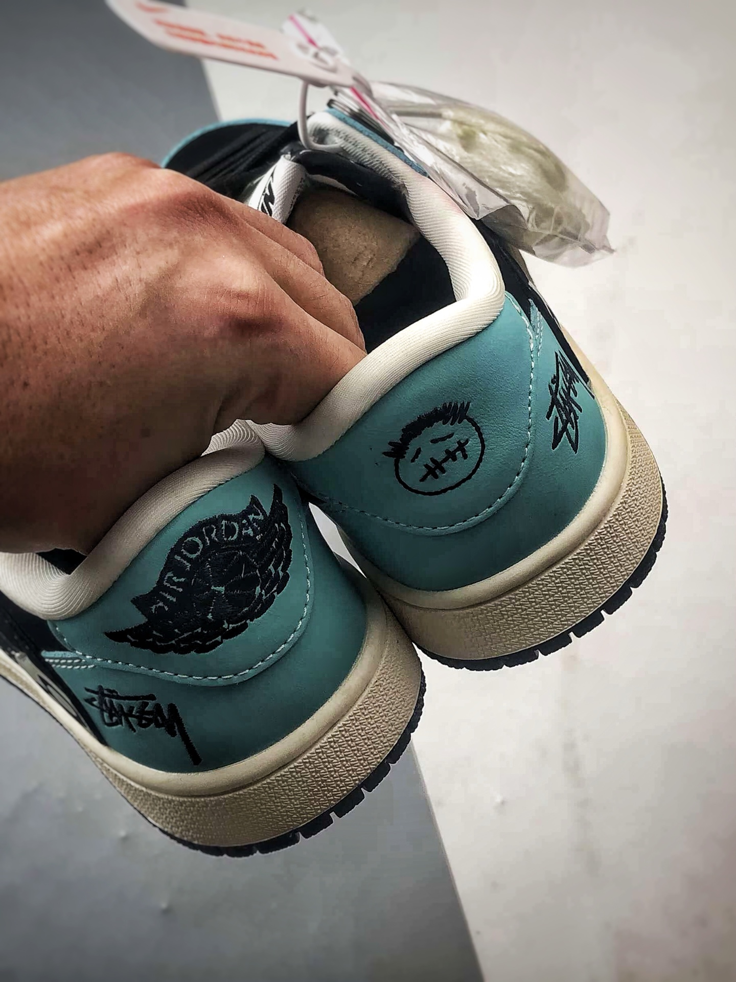 Air Jordan 1 Low ”高端定制” 斯图西黑8湖蓝黑倒钩 DD7866-103