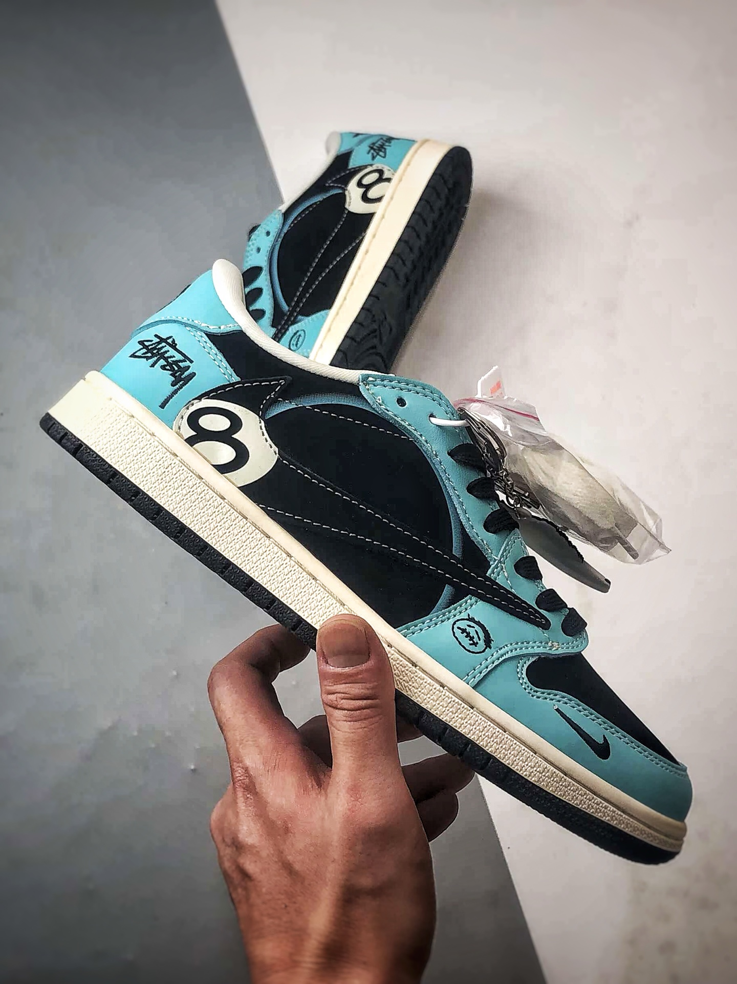 Air Jordan 1 Low ”高端定制” 斯图西黑8湖蓝黑倒钩 DD7866-103