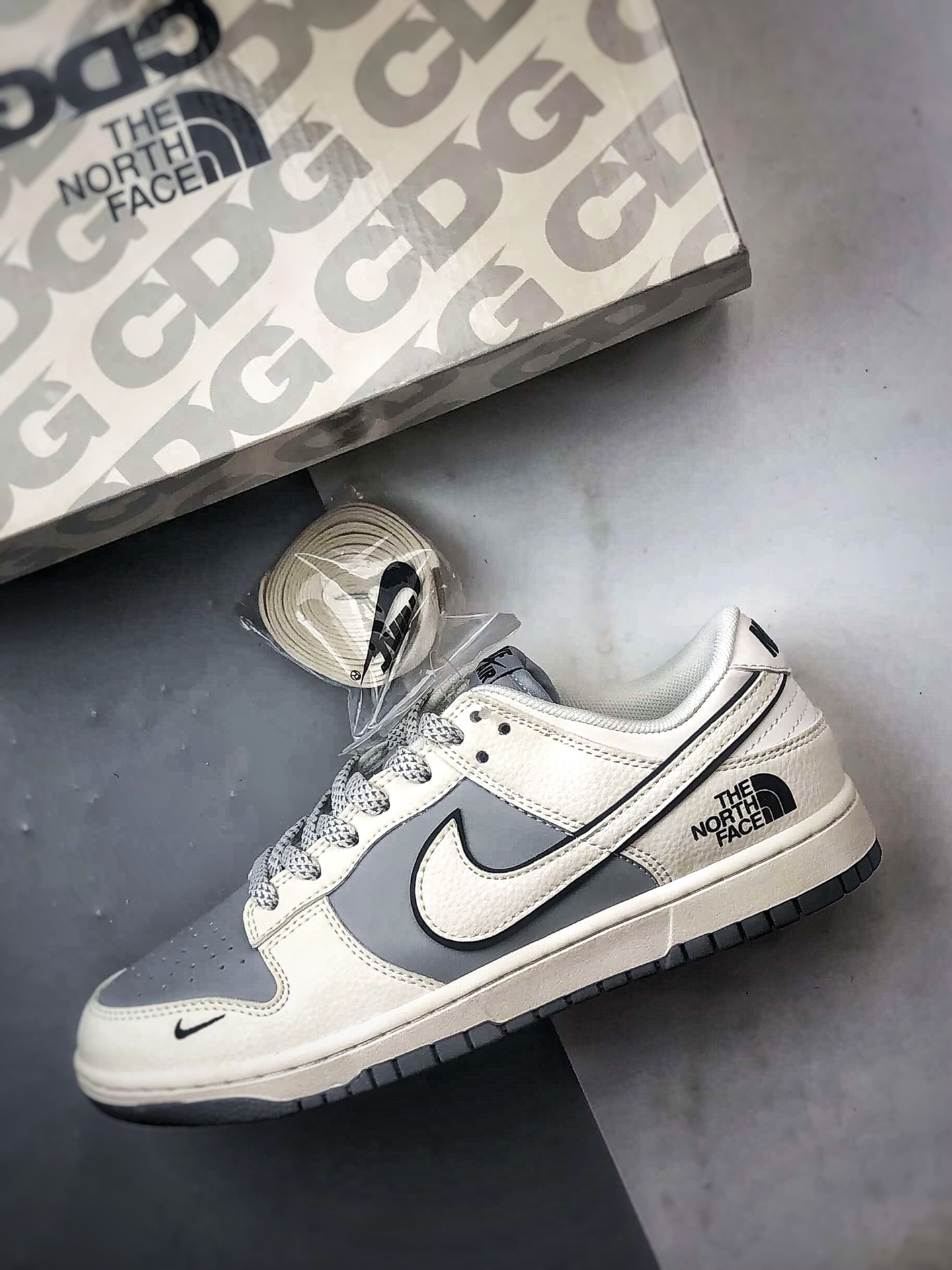 NK Dunk Low Retro ”DIY高端定制” 北面米白灰 低帮休闲运动板鞋 JP1628-024