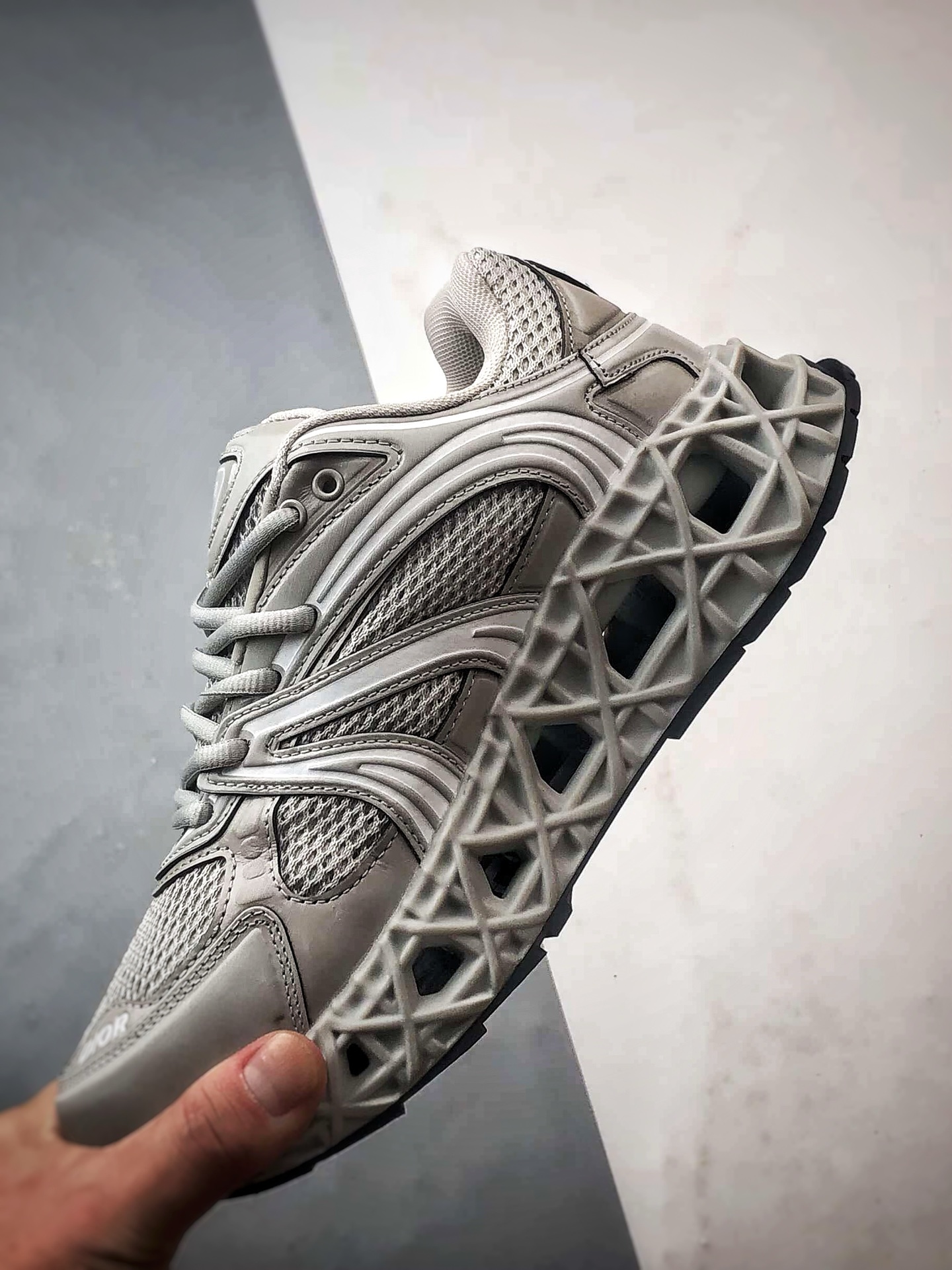 420 广东纯原大厂出品 顶级版本 Dior B35 NXXT Sneakers 灰色 B35胶囊系列镂空厚底藤格纹运动老爹鞋-Chinese UA Cheap High Quatity Brand Clothes Bags handbags Sneakers wholesale wholesaler seller from China Factory suppliers Fashion Clothing Shoes best Quality Beautiful Price 420 广东纯原大厂出品 顶级版本 Dior B35 NXXT Sneakers 灰色 B35胶囊系列镂空厚底藤格纹运动老爹鞋