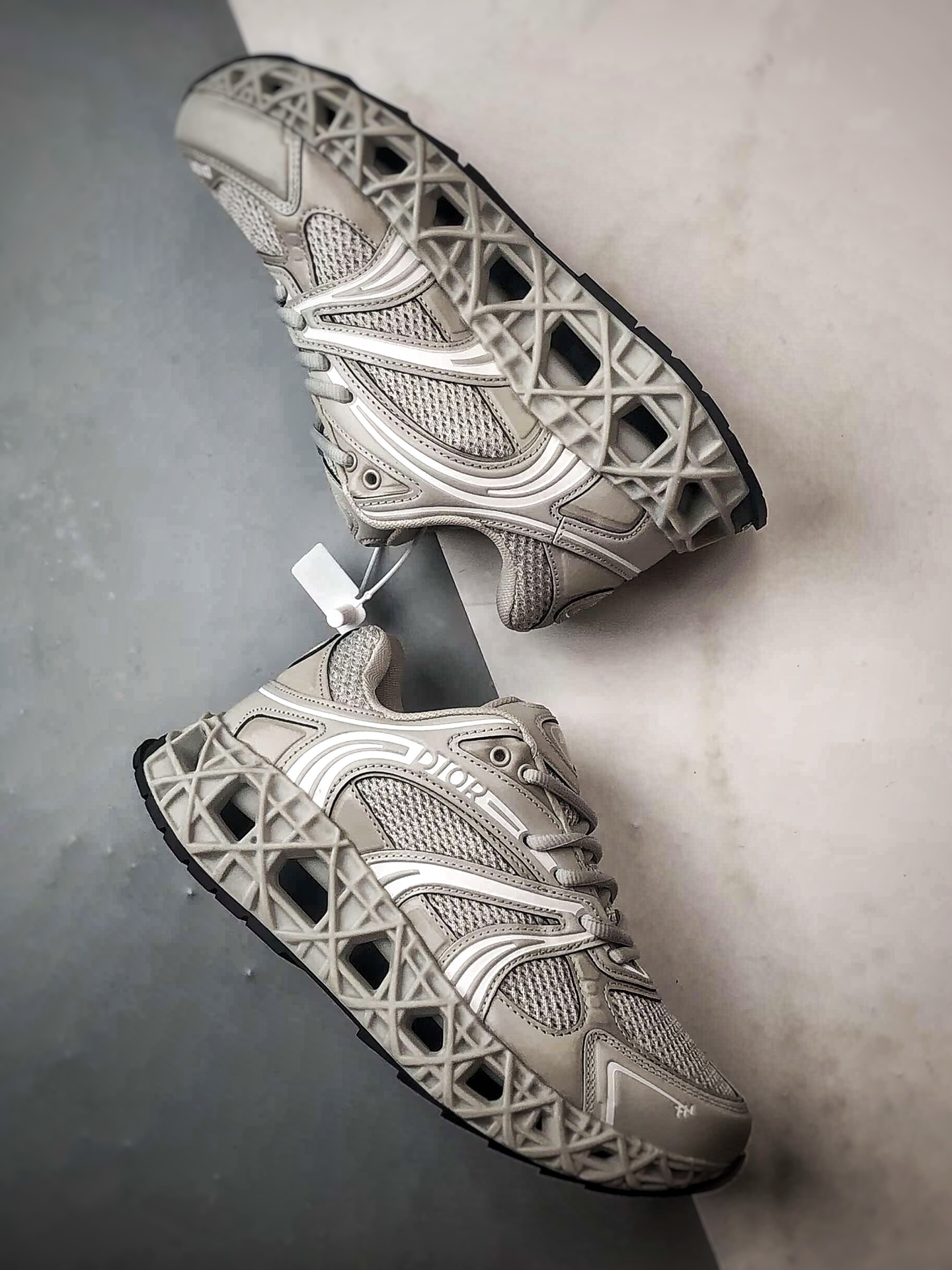 420 广东纯原大厂出品 顶级版本 Dior B35 NXXT Sneakers 灰色 B35胶囊系列镂空厚底藤格纹运动老爹鞋-Chinese UA Cheap High Quatity Brand Clothes Bags handbags Sneakers wholesale wholesaler seller from China Factory suppliers Fashion Clothing Shoes best Quality Beautiful Price 420 广东纯原大厂出品 顶级版本 Dior B35 NXXT Sneakers 灰色 B35胶囊系列镂空厚底藤格纹运动老爹鞋