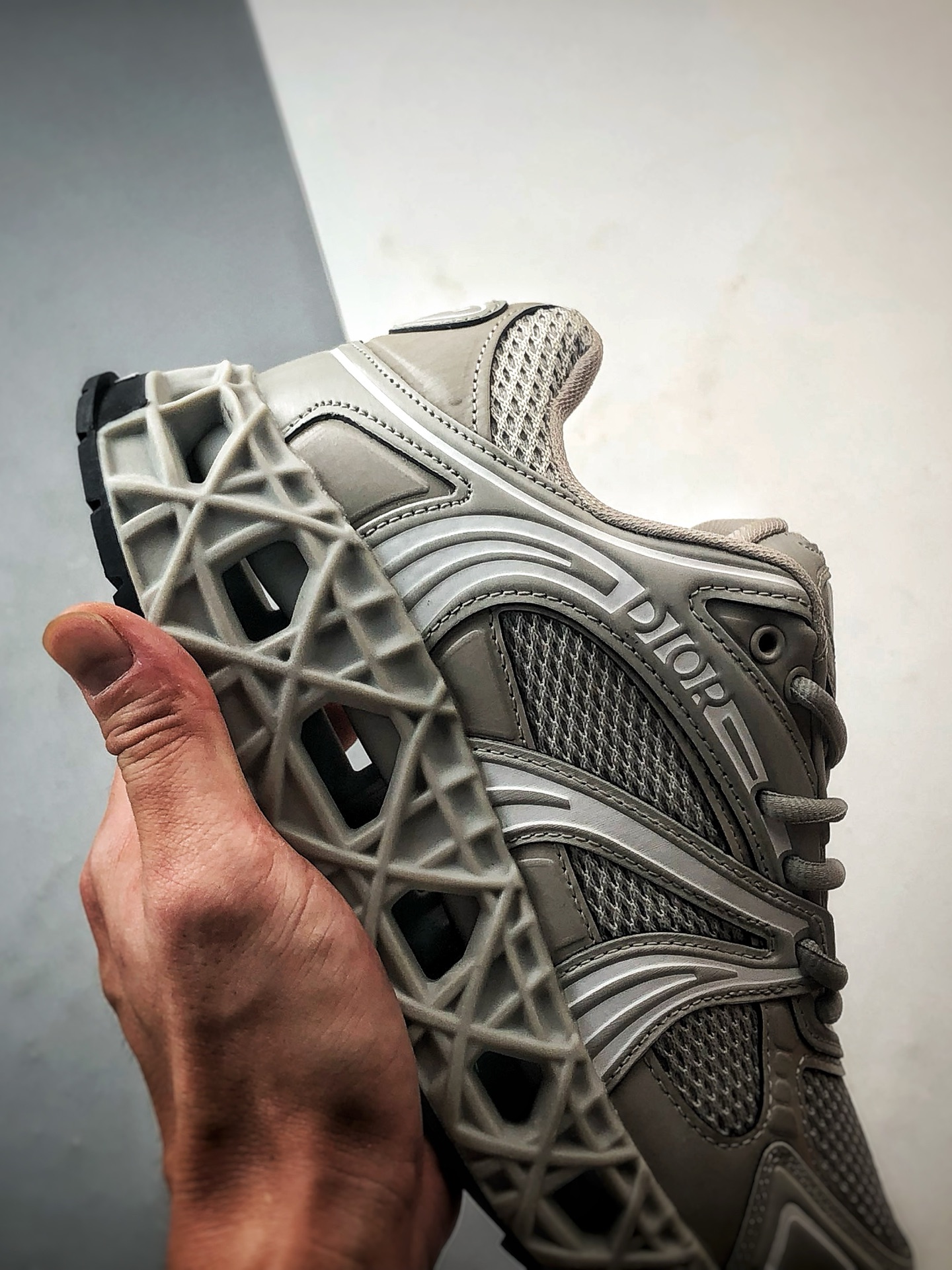 420 广东纯原大厂出品 顶级版本 Dior B35 NXXT Sneakers 灰色 B35胶囊系列镂空厚底藤格纹运动老爹鞋-Chinese UA Cheap High Quatity Brand Clothes Bags handbags Sneakers wholesale wholesaler seller from China Factory suppliers Fashion Clothing Shoes best Quality Beautiful Price 420 广东纯原大厂出品 顶级版本 Dior B35 NXXT Sneakers 灰色 B35胶囊系列镂空厚底藤格纹运动老爹鞋