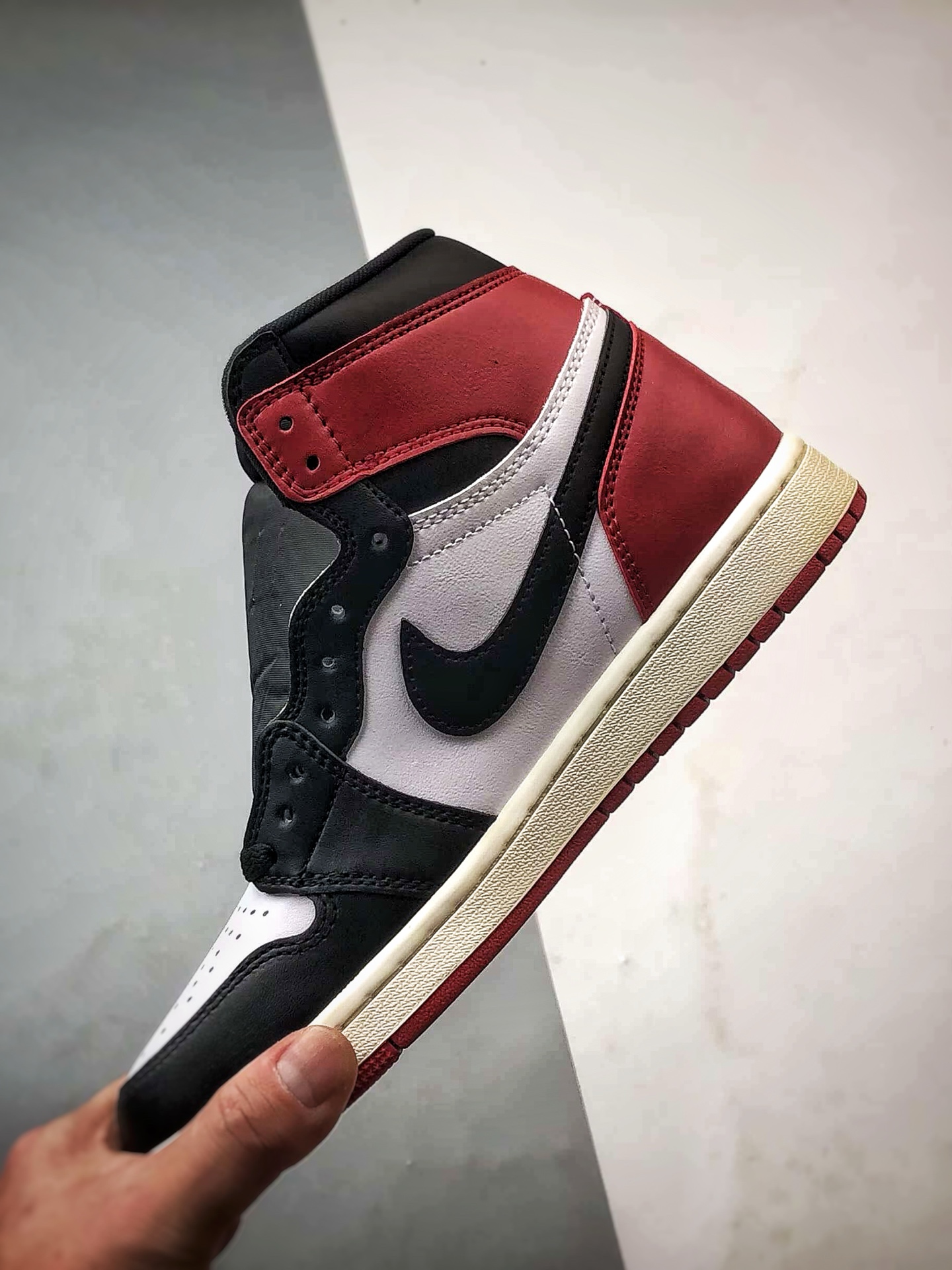 Air Jordan 1 High 黑脚趾 DZ5485-106