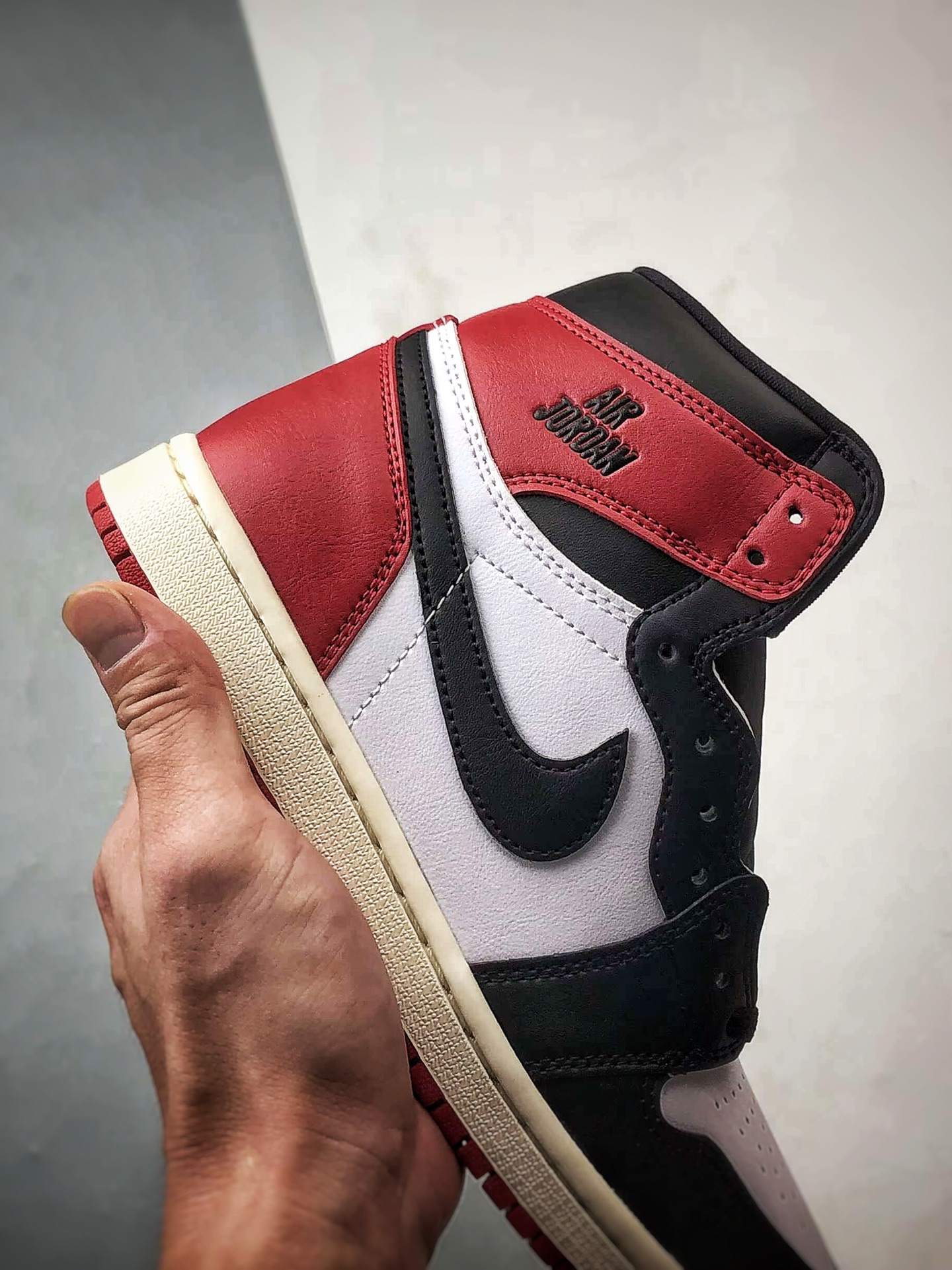 Air Jordan 1 High 黑脚趾 DZ5485-106