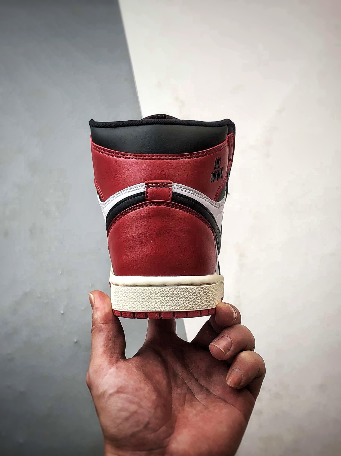 Air Jordan 1 High 黑脚趾 DZ5485-106