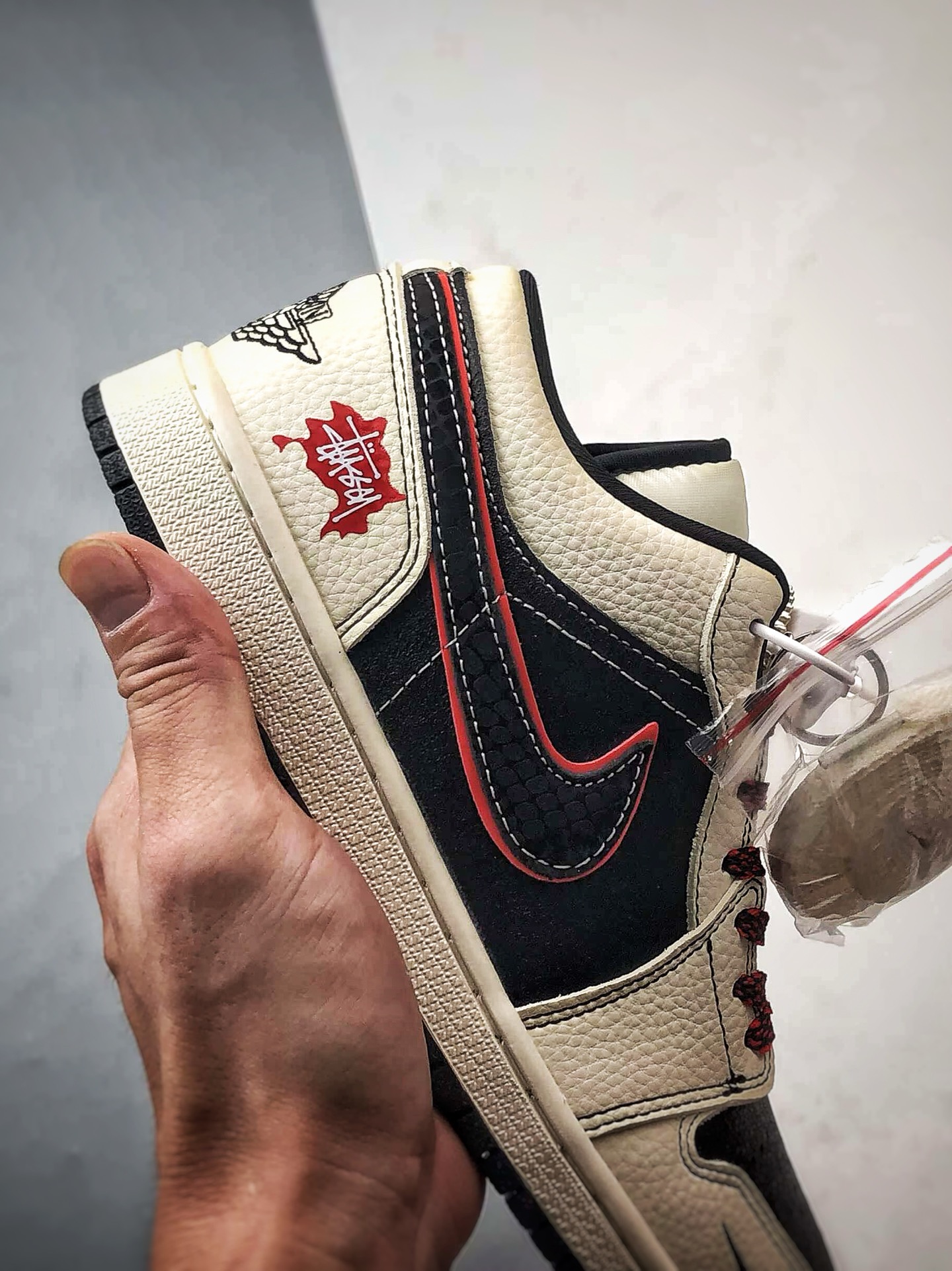 Air Jordan 1 Low ”高端定制” 斯图西米白黑红 QG1988-013