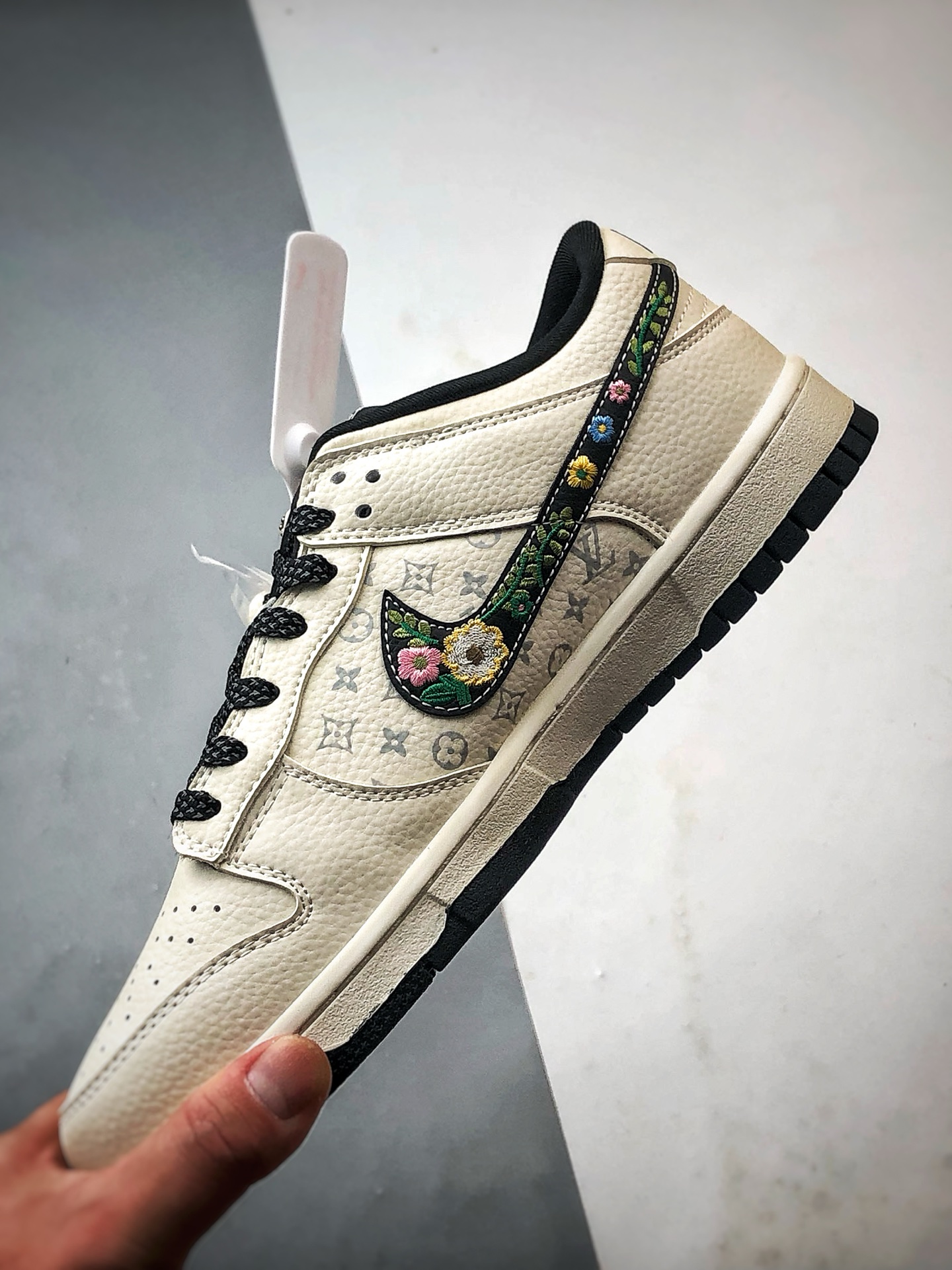 NK Dunk Low Retro ”DIY高端定制” LV米白黑刺绣钩 低帮休闲运动板鞋 DS6608-017