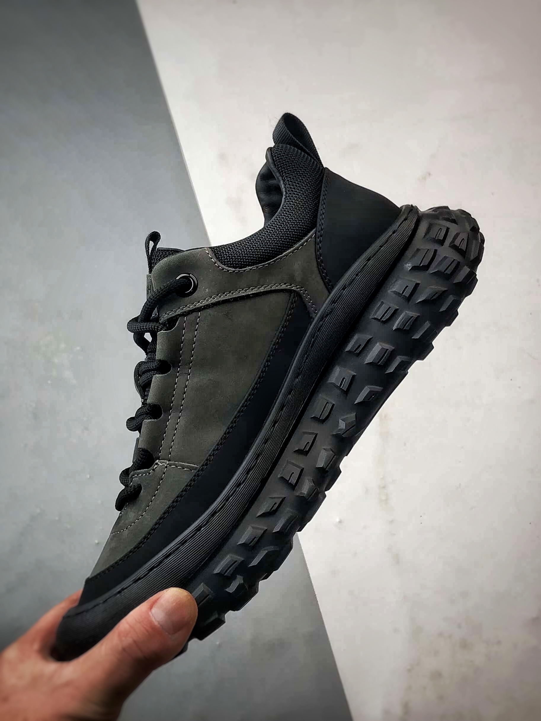 300 Ecco/爱步 越野系列 轻盈减震牛皮耐磨户外运动登山鞋 甄选优质牛皮革搭配纺织衬里 防污透气 635130