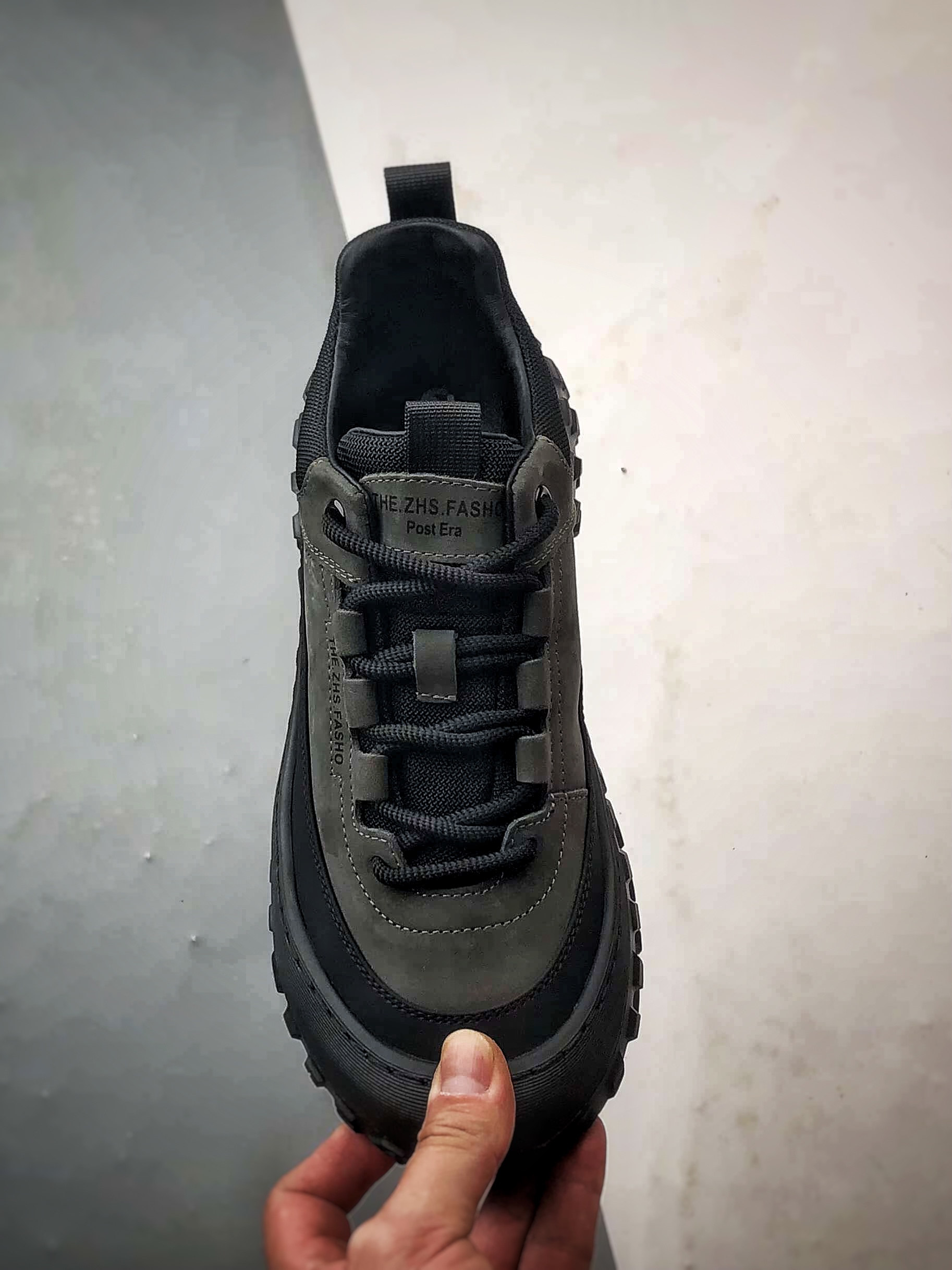 300 Ecco/爱步 越野系列 轻盈减震牛皮耐磨户外运动登山鞋 甄选优质牛皮革搭配纺织衬里 防污透气 635130