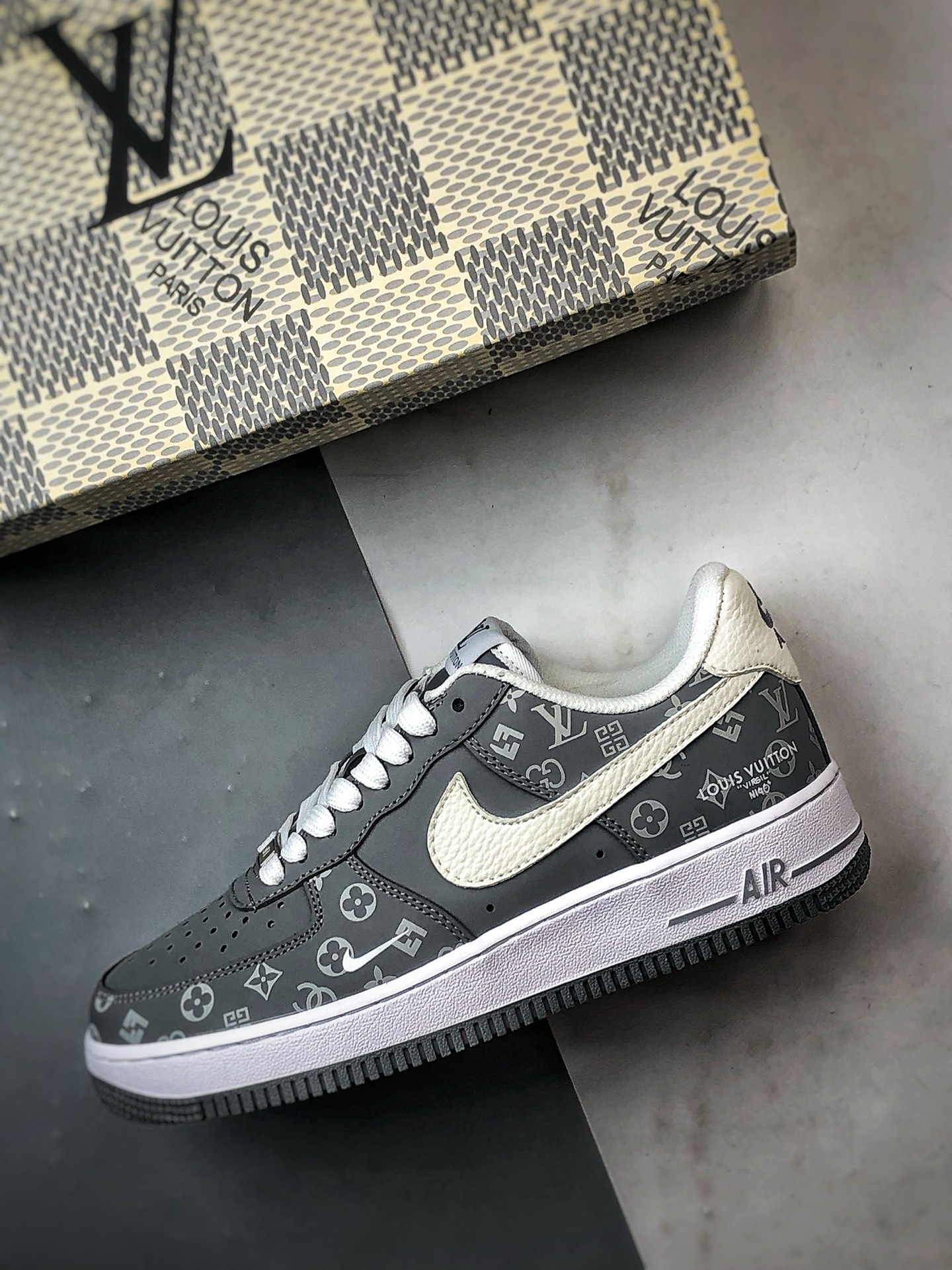 LV x Air Force 1 Low 印花灰白 NH0601-575