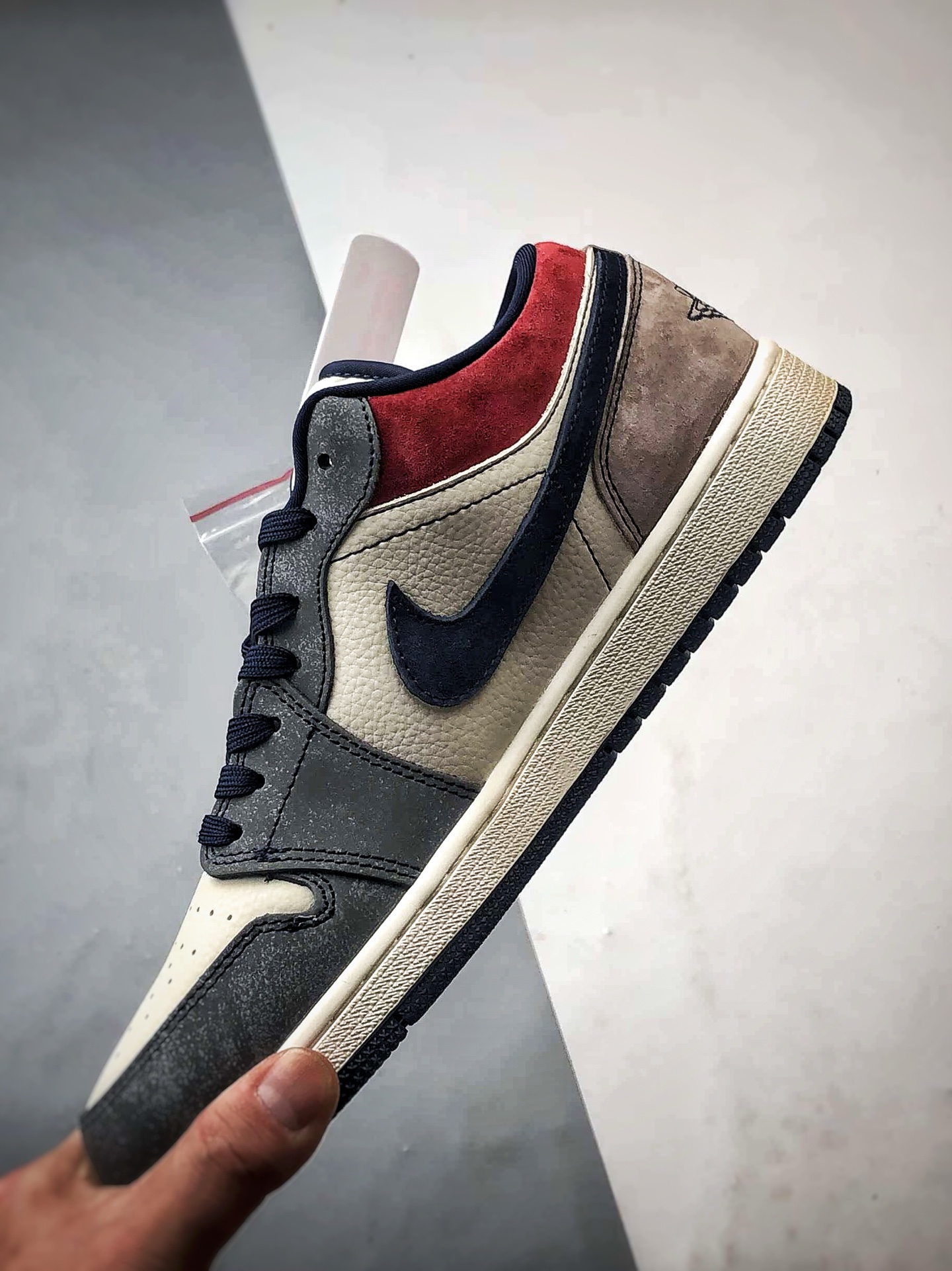 Air Jordan 1 Low ”高端定制” 巴黎印花米灰蓝红 QD1988-008