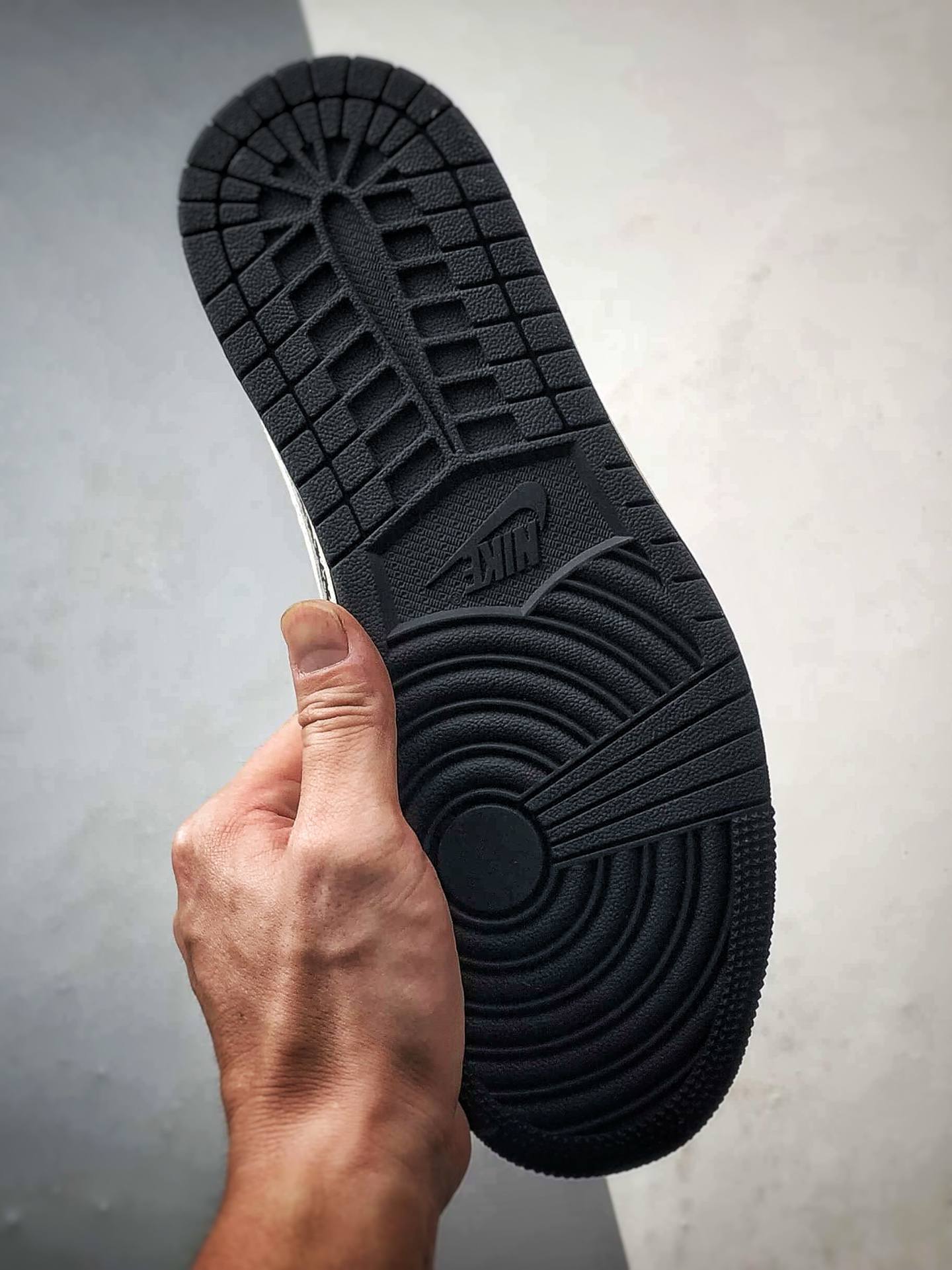 Air Jordan 1 Low ”高端定制” 藤原浩印字黑白倒钩 XD0798-311