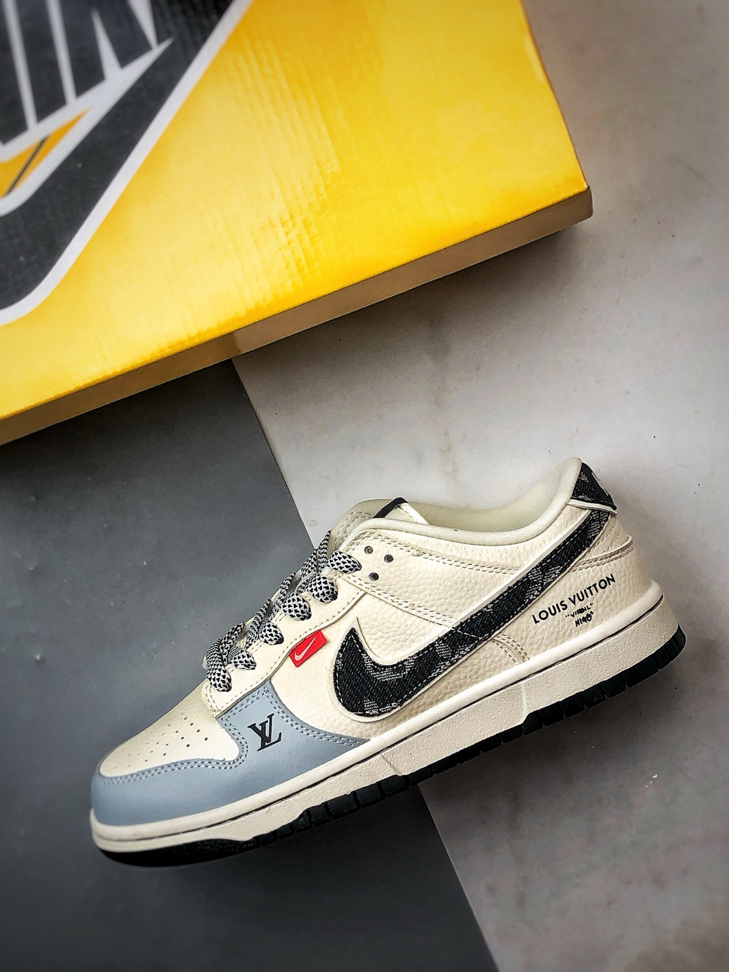 NK Dunk Low Retro ”DIY高端定制” LV米白蓝牛仔黑钩 低帮休闲运动板鞋 DN3168-002