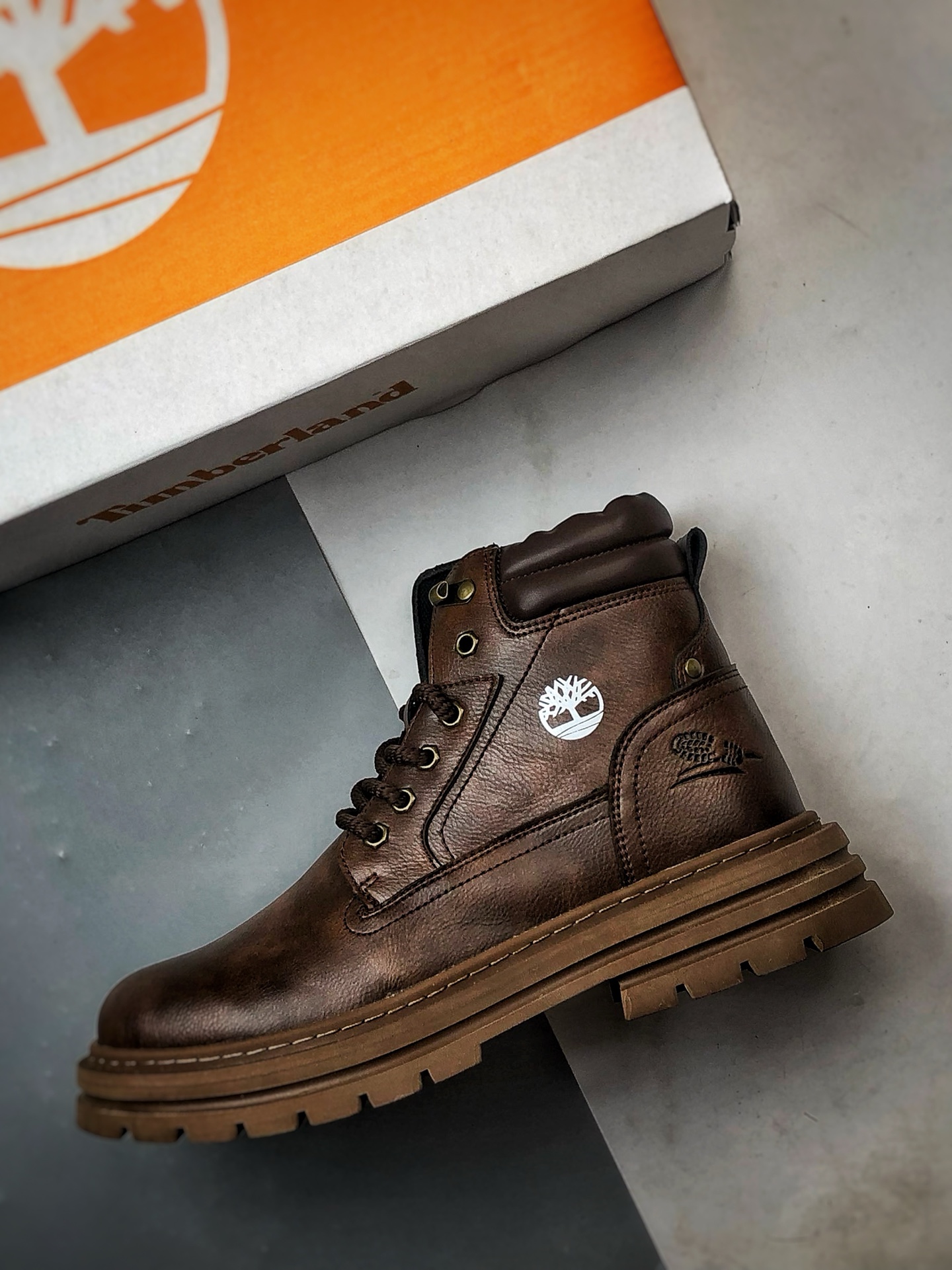 220 Timberland 天伯伦/添柏岚 2025秋冬 经典高帮休闲男鞋 TB99556