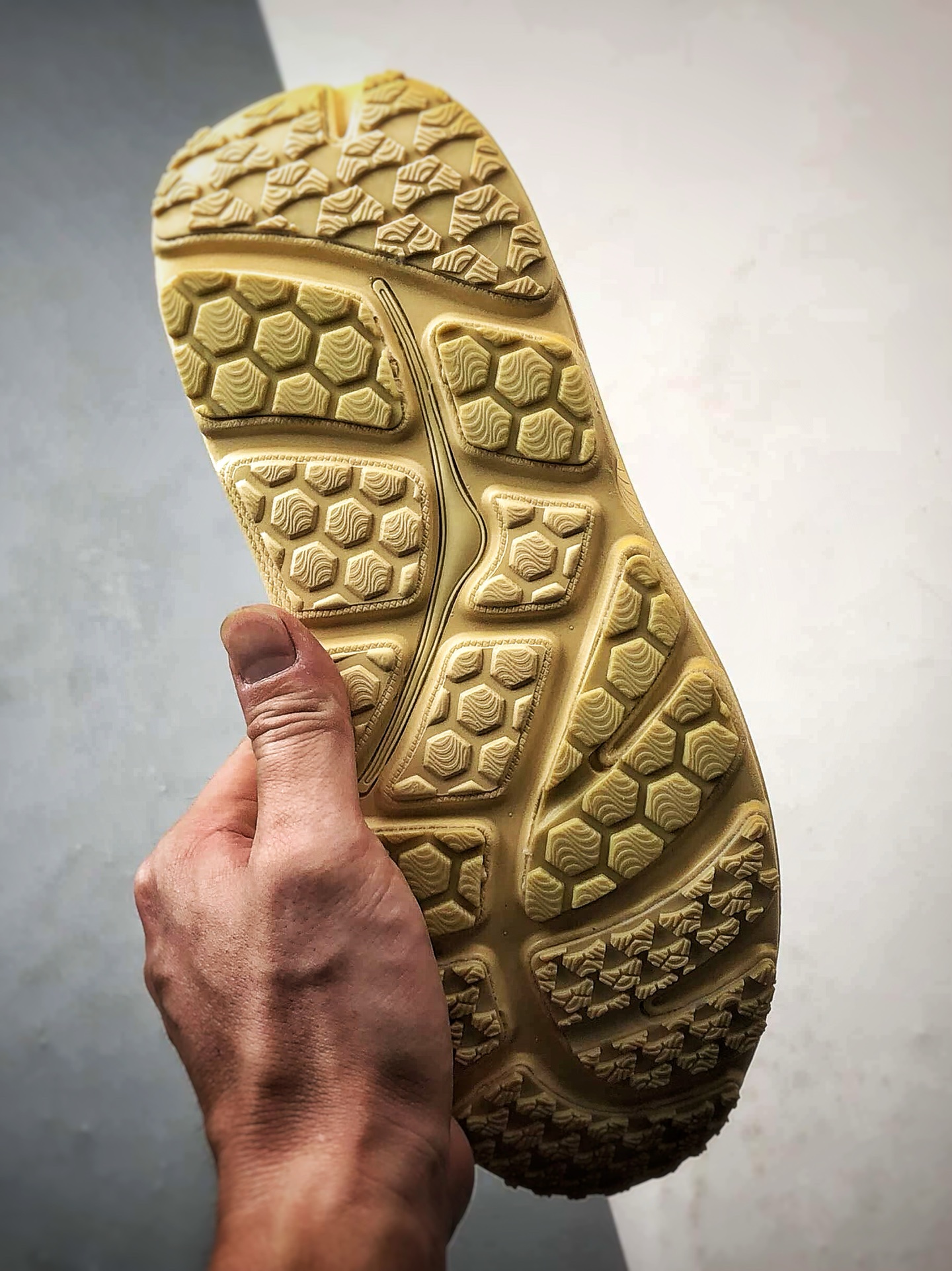 210 MARNI x Hoka One One Bondi B3LS 黄色 跨界联名低帮户外越野面包跑步鞋 1170631-STRW