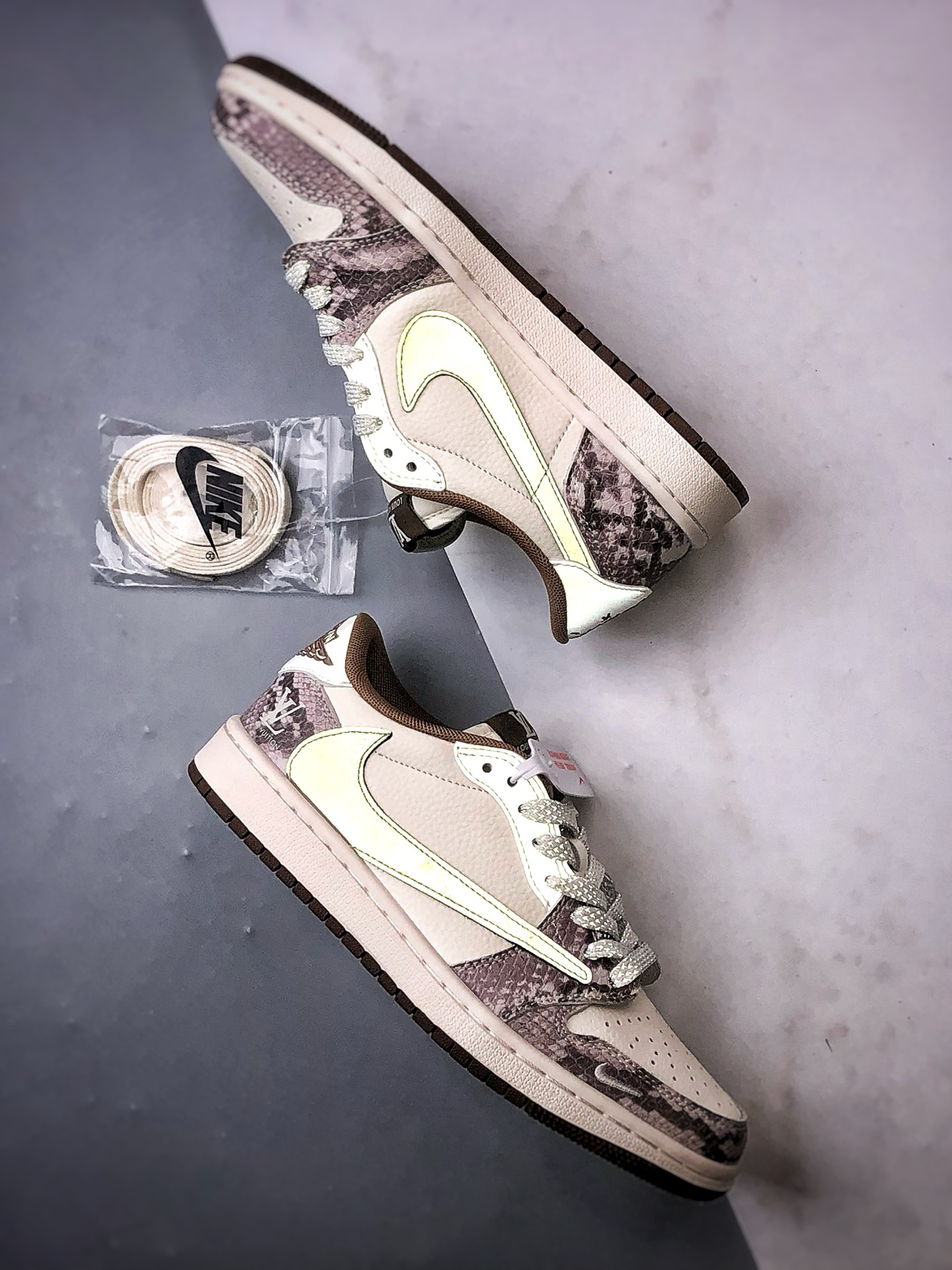 Air Jordan 1 Low ”高端定制” LV米灰蟒纹棕倒钩 XS7089-618
