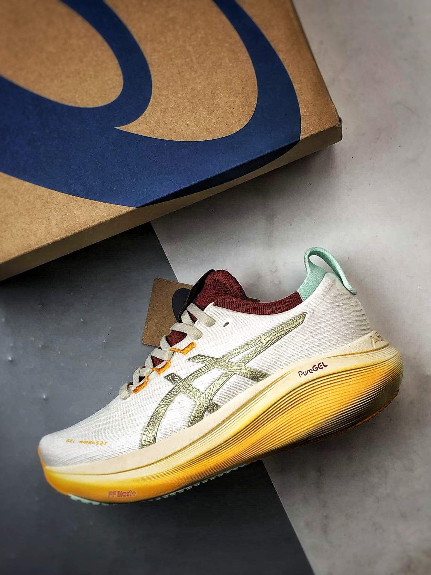 Asics Gel-Nimbus 27 米黄色 亚瑟士27代舒适轻盈休闲跑步鞋 1011C094-100