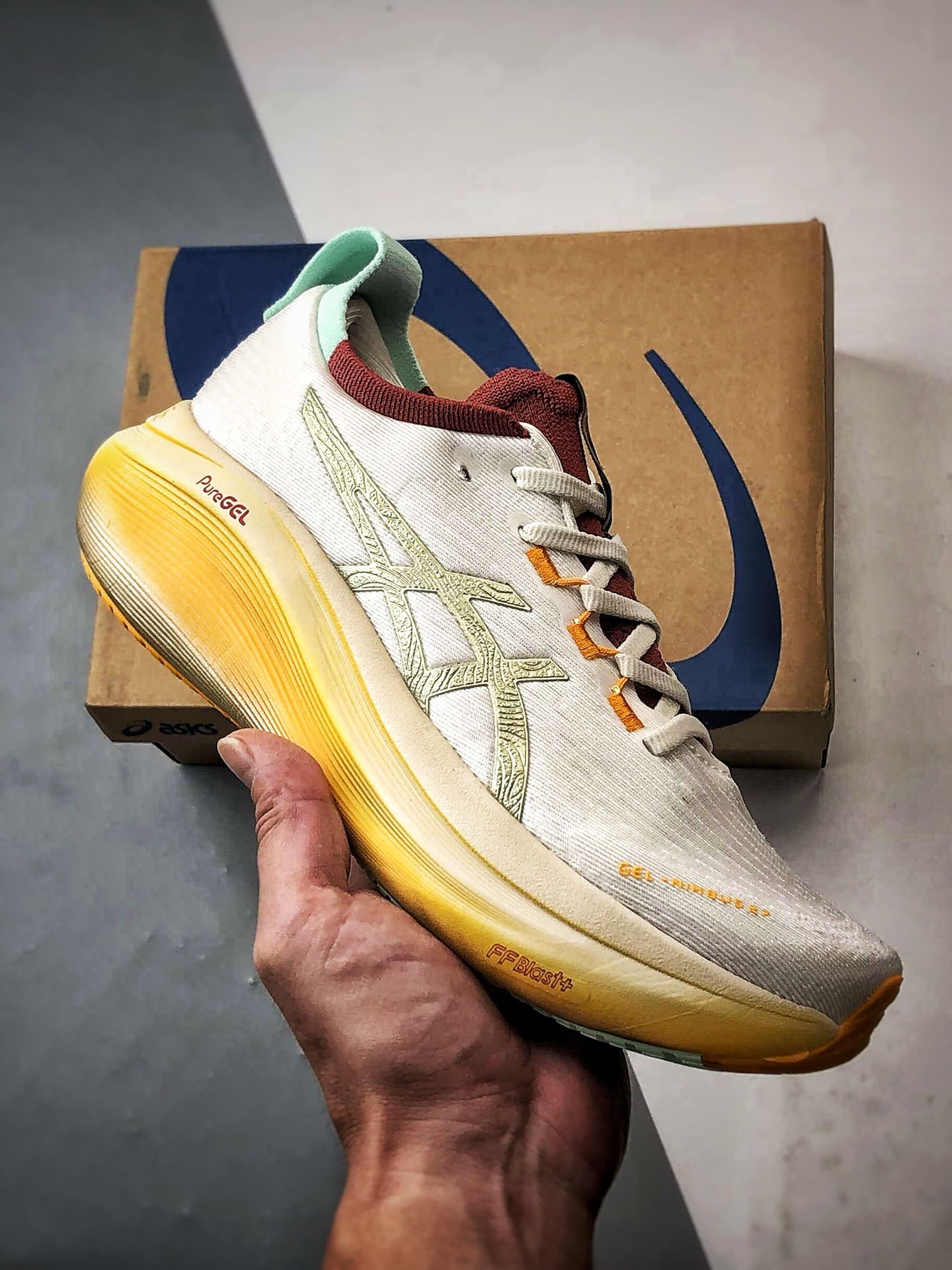 Asics Gel-Nimbus 27 米黄色 亚瑟士27代舒适轻盈休闲跑步鞋 1011C094-100