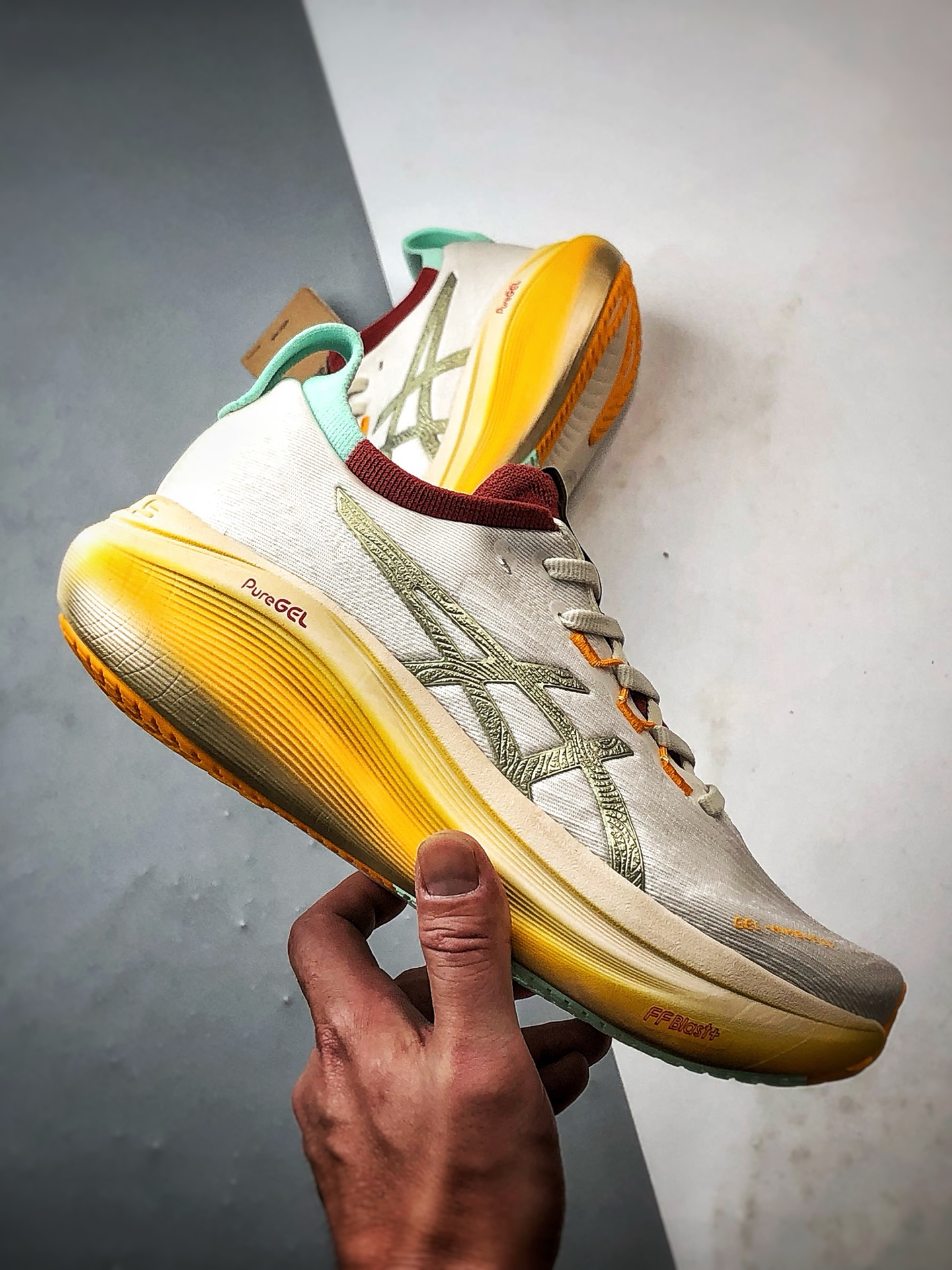 Asics Gel-Nimbus 27 米黄色 亚瑟士27代舒适轻盈休闲跑步鞋 1011C094-100