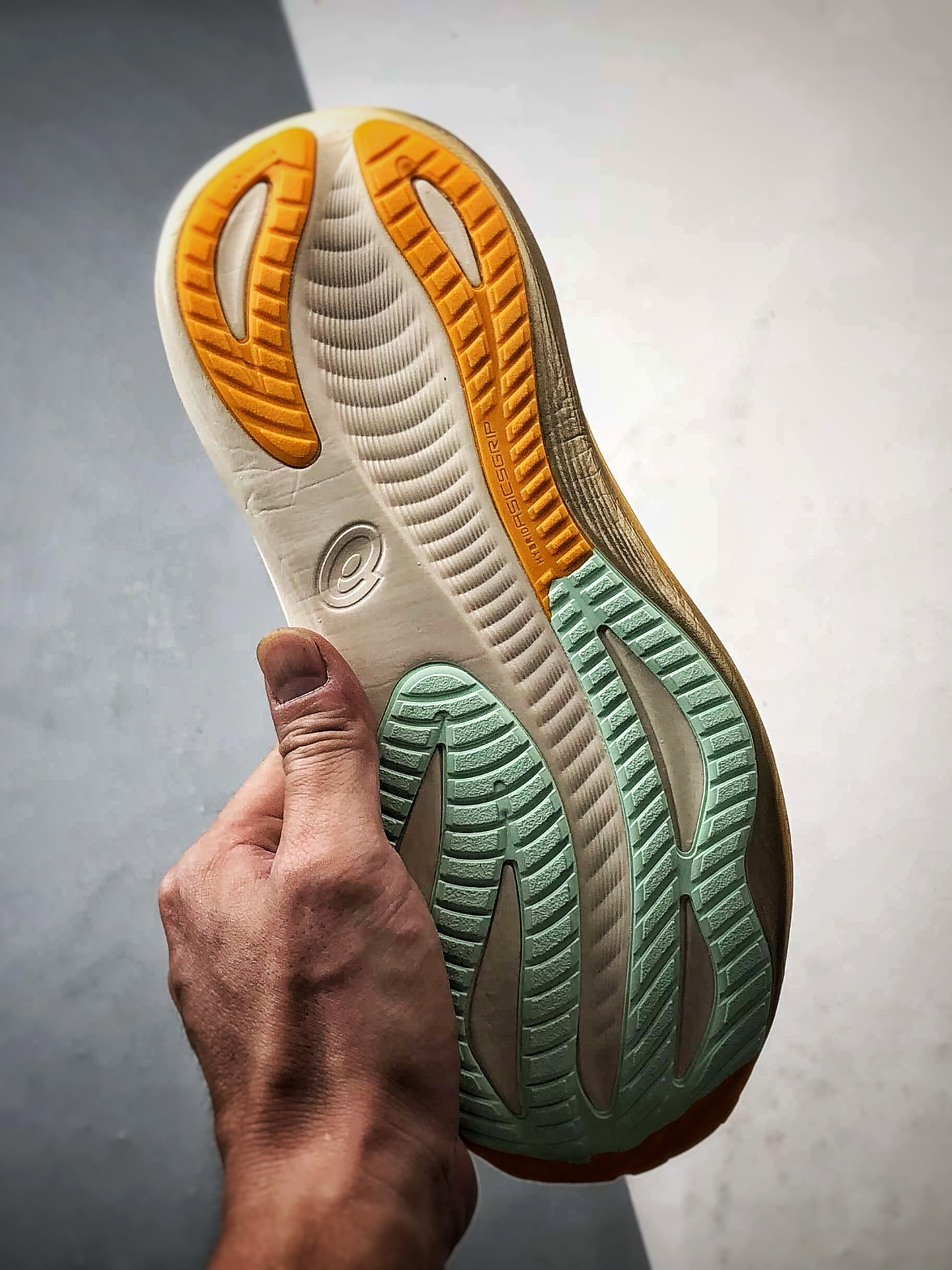 Asics Gel-Nimbus 27 米黄色 亚瑟士27代舒适轻盈休闲跑步鞋 1011C094-100