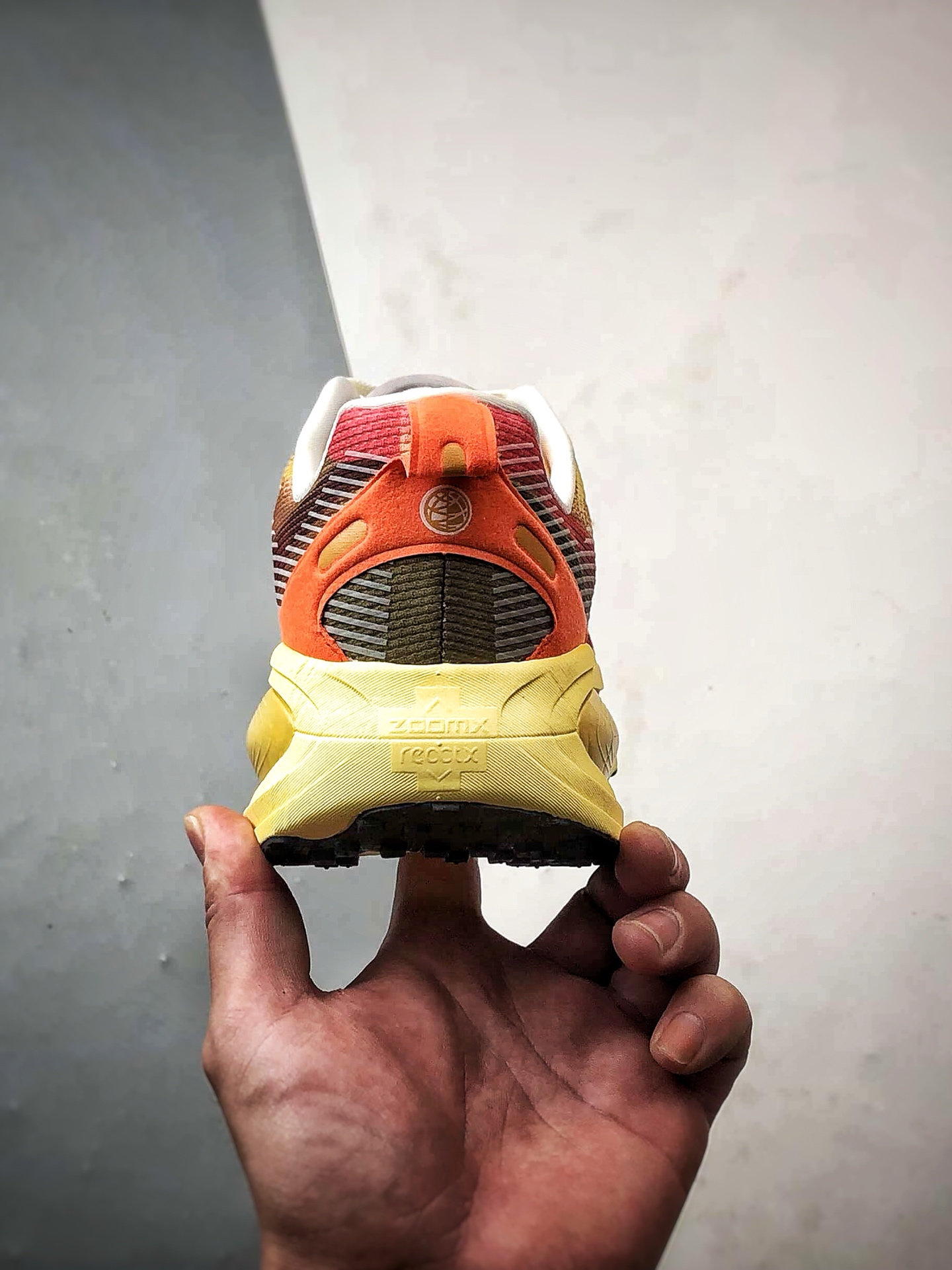 180 NK Air Zoom Vomero 18 黄色 迈柔18舒适百搭网面透气休闲跑步鞋 IH3576-999