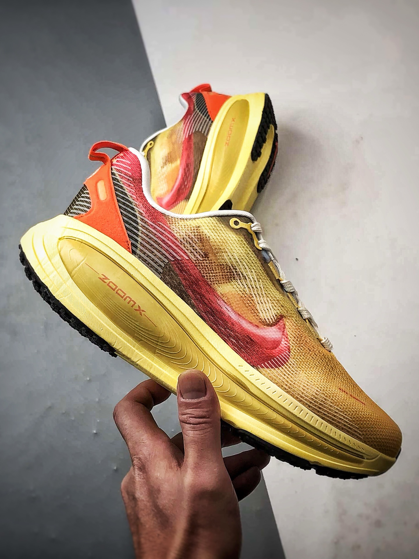 180 NK Air Zoom Vomero 18 黄色 迈柔18舒适百搭网面透气休闲跑步鞋 IH3576-999