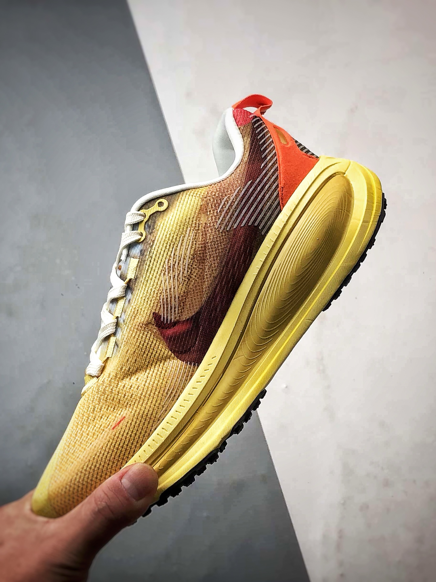 180 NK Air Zoom Vomero 18 黄色 迈柔18舒适百搭网面透气休闲跑步鞋 IH3576-999