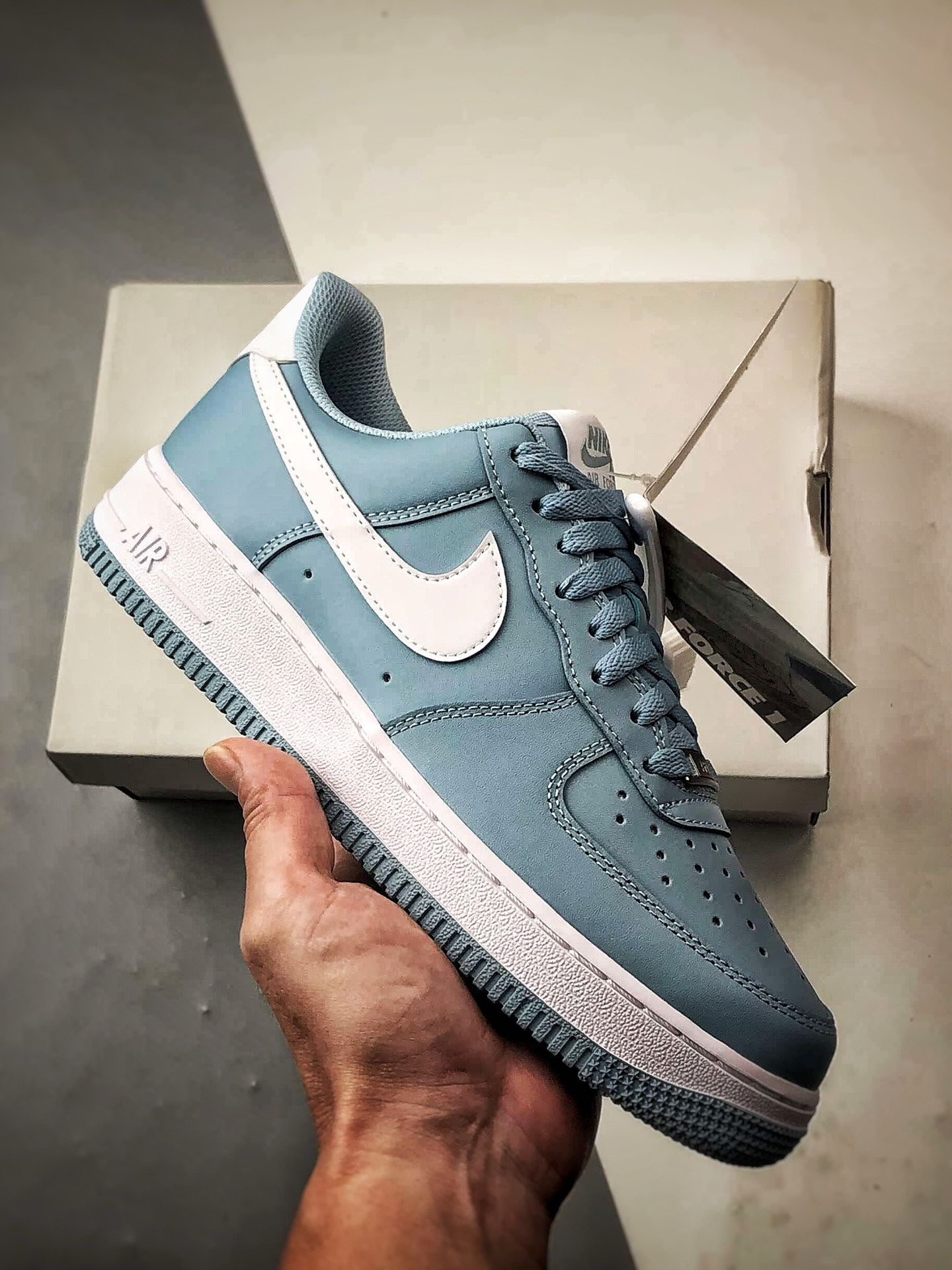 Air Force 1 ’07 Low 海盐蓝白 FJ4146-403 Air Force 1 ’07 Low 海盐蓝白 FJ4146-403