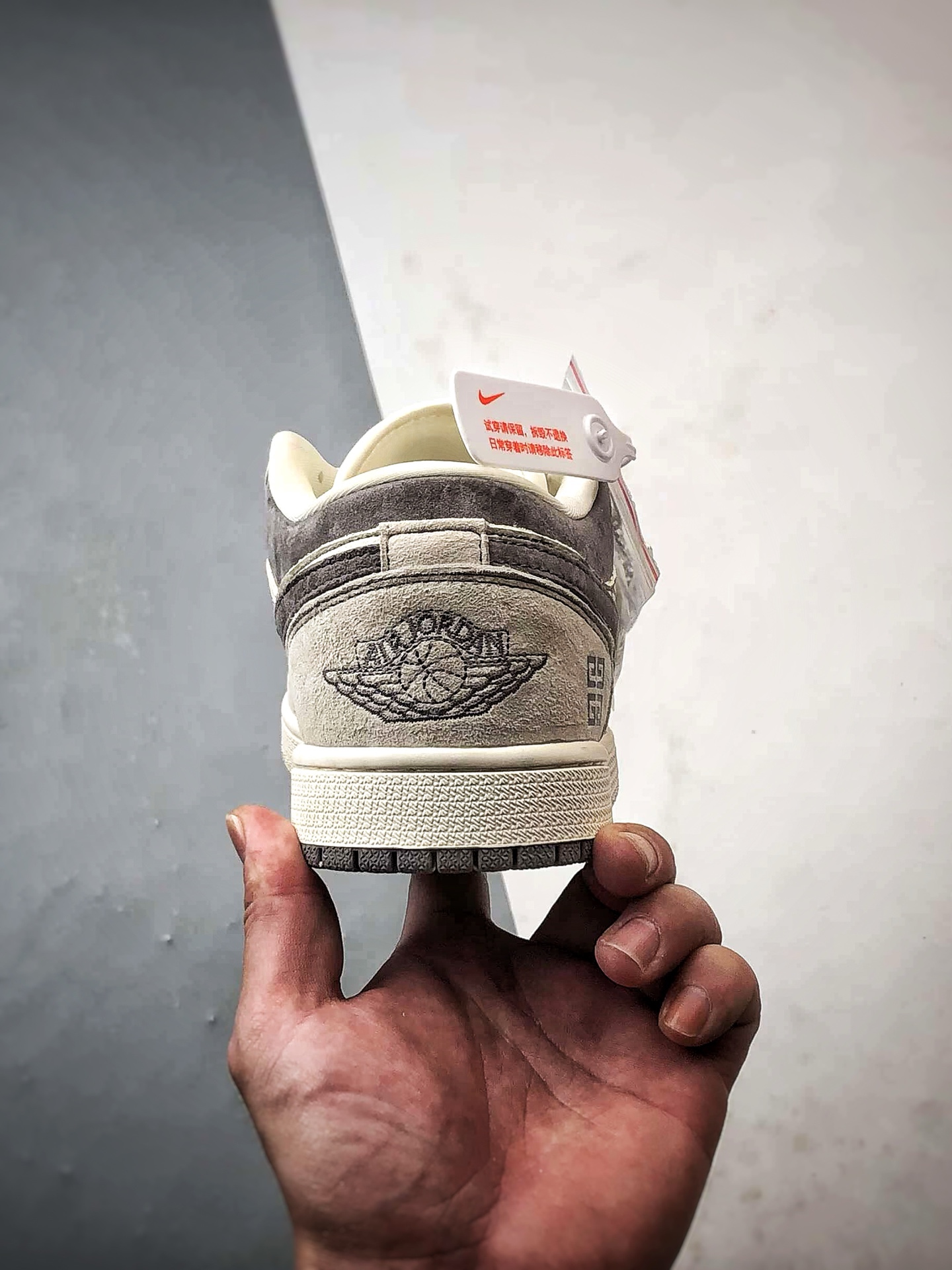 Air Jordan 1 Low ”高端定制” 纪梵希猪八米白灰 LD8888-008