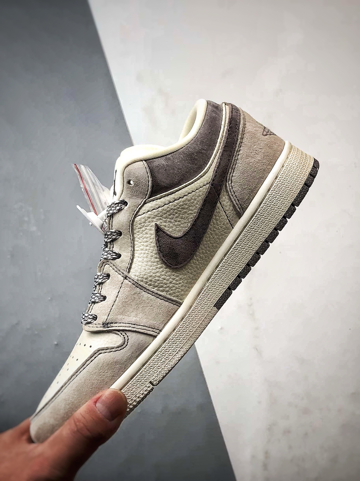 Air Jordan 1 Low ”高端定制” 纪梵希猪八米白灰 LD8888-008