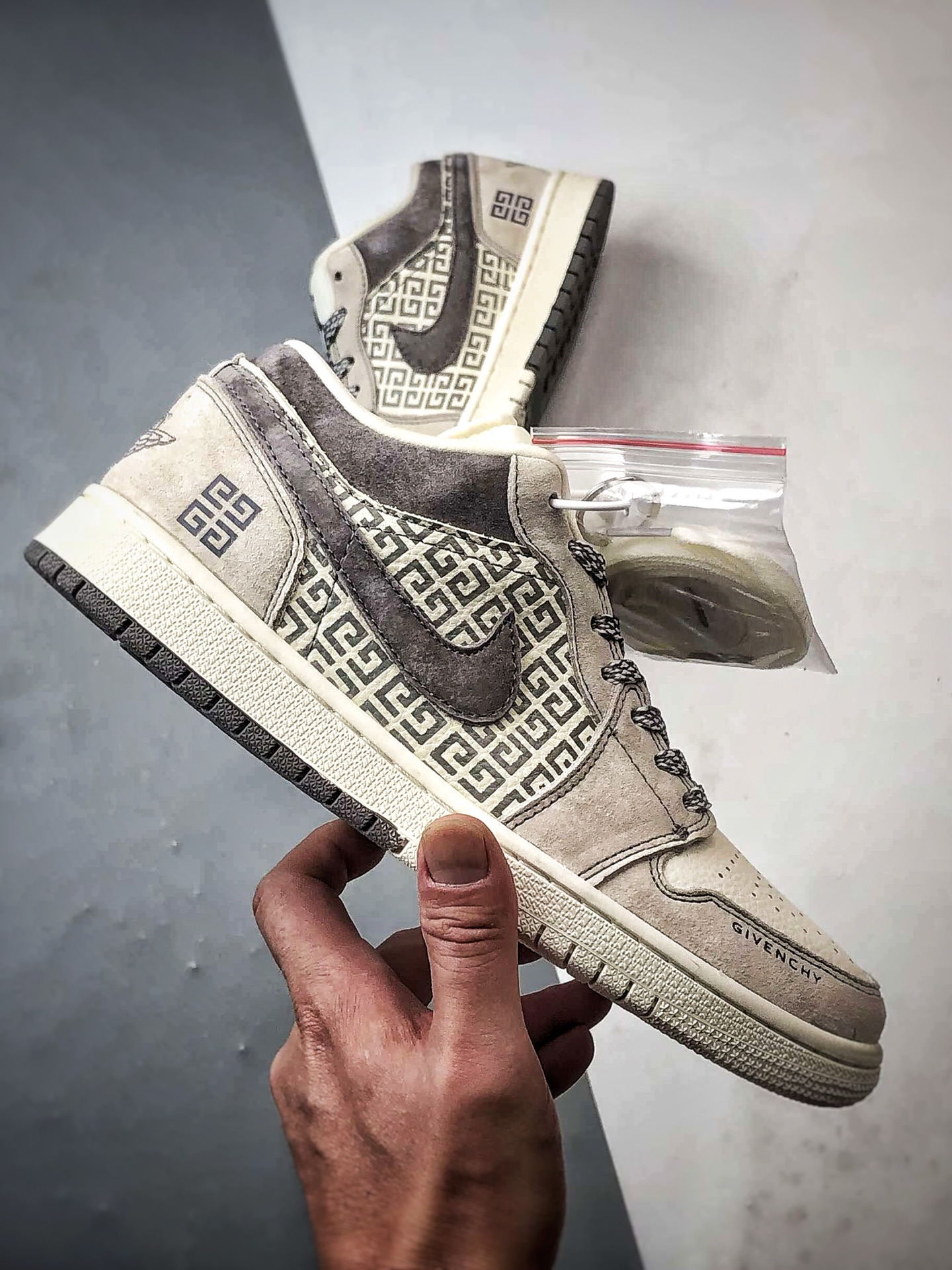 Air Jordan 1 Low ”高端定制” 纪梵希猪八米白灰 LD8888-008