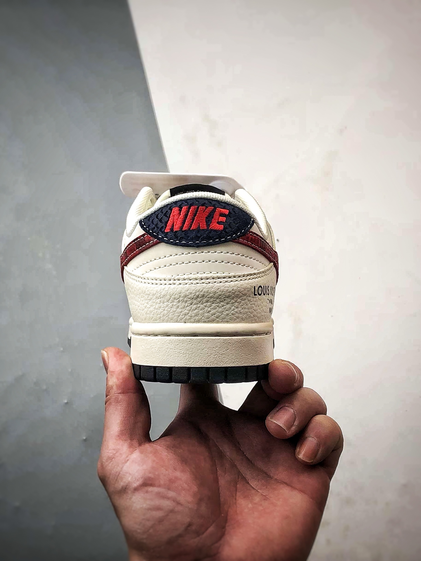 NK Dunk Low Retro ”DIY高端定制” LV米黑棕红钩 低帮休闲运动板鞋 XS6089-627 NK Dunk Low Retro ”DIY高端定制” LV米黑棕红钩 低帮休闲运动板鞋 XS6089-627