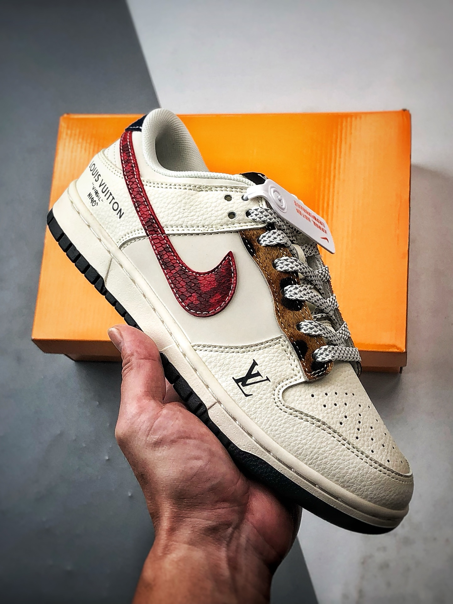 NK Dunk Low Retro ”DIY高端定制” LV米黑棕红钩 低帮休闲运动板鞋 XS6089-627 NK Dunk Low Retro ”DIY高端定制” LV米黑棕红钩 低帮休闲运动板鞋 XS6089-627