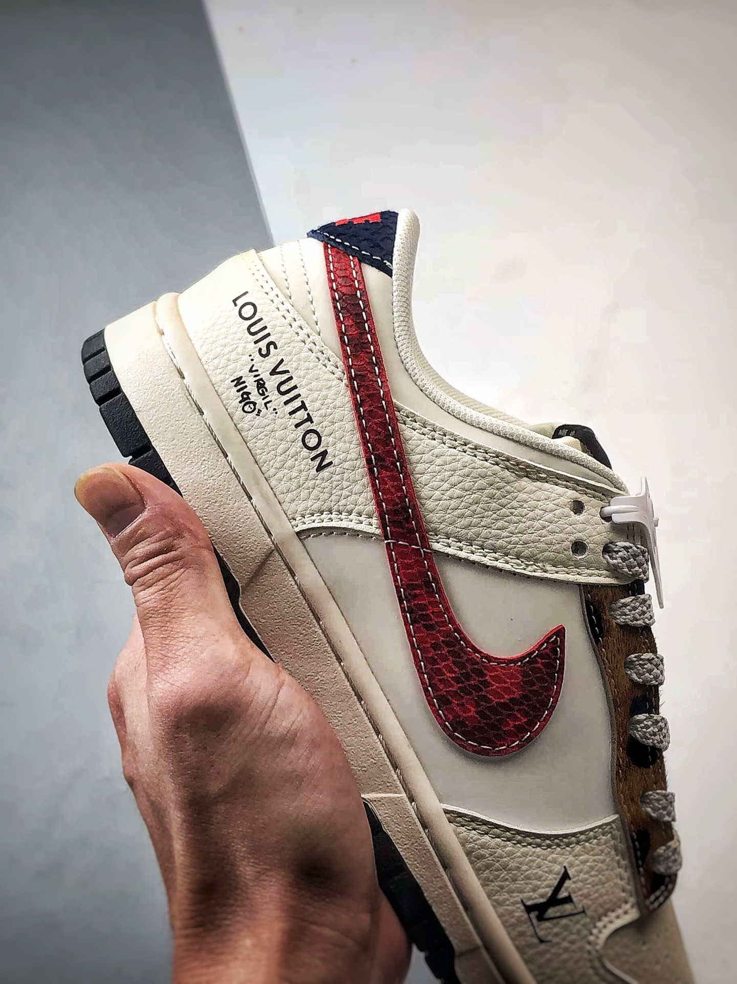 NK Dunk Low Retro ”DIY高端定制” LV米黑棕红钩 低帮休闲运动板鞋 XS6089-627 NK Dunk Low Retro ”DIY高端定制” LV米黑棕红钩 低帮休闲运动板鞋 XS6089-627