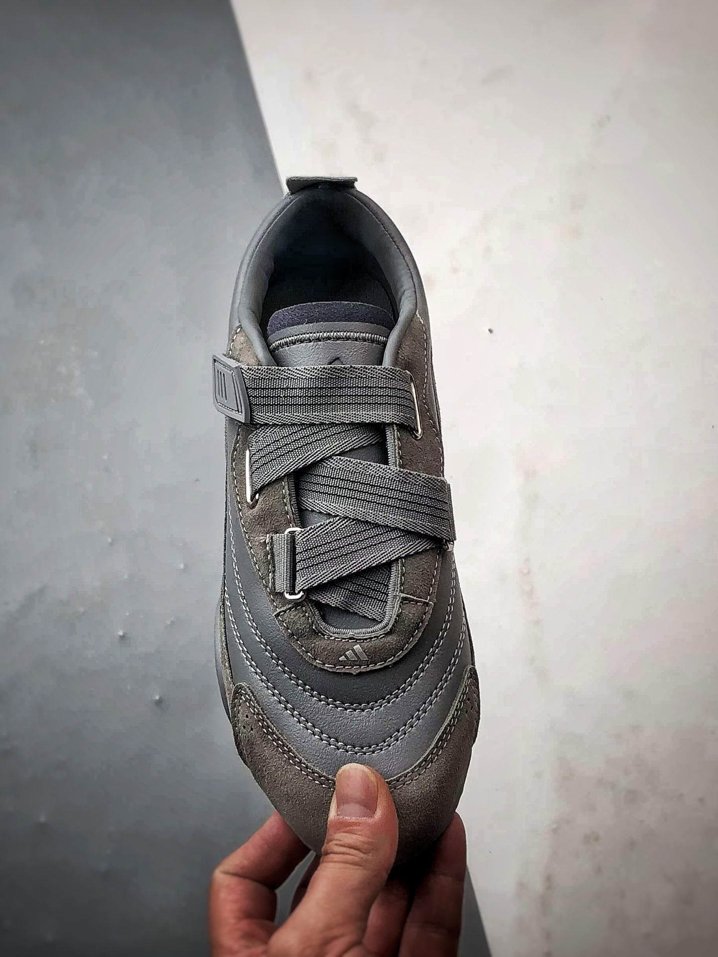 AD Urban Reverie Fos 灰色 魔术贴城市芭蕾风薄底休闲鞋 JQ9391 AD Urban Reverie Fos 灰色 魔术贴城市芭蕾风薄底休闲鞋 JQ9391