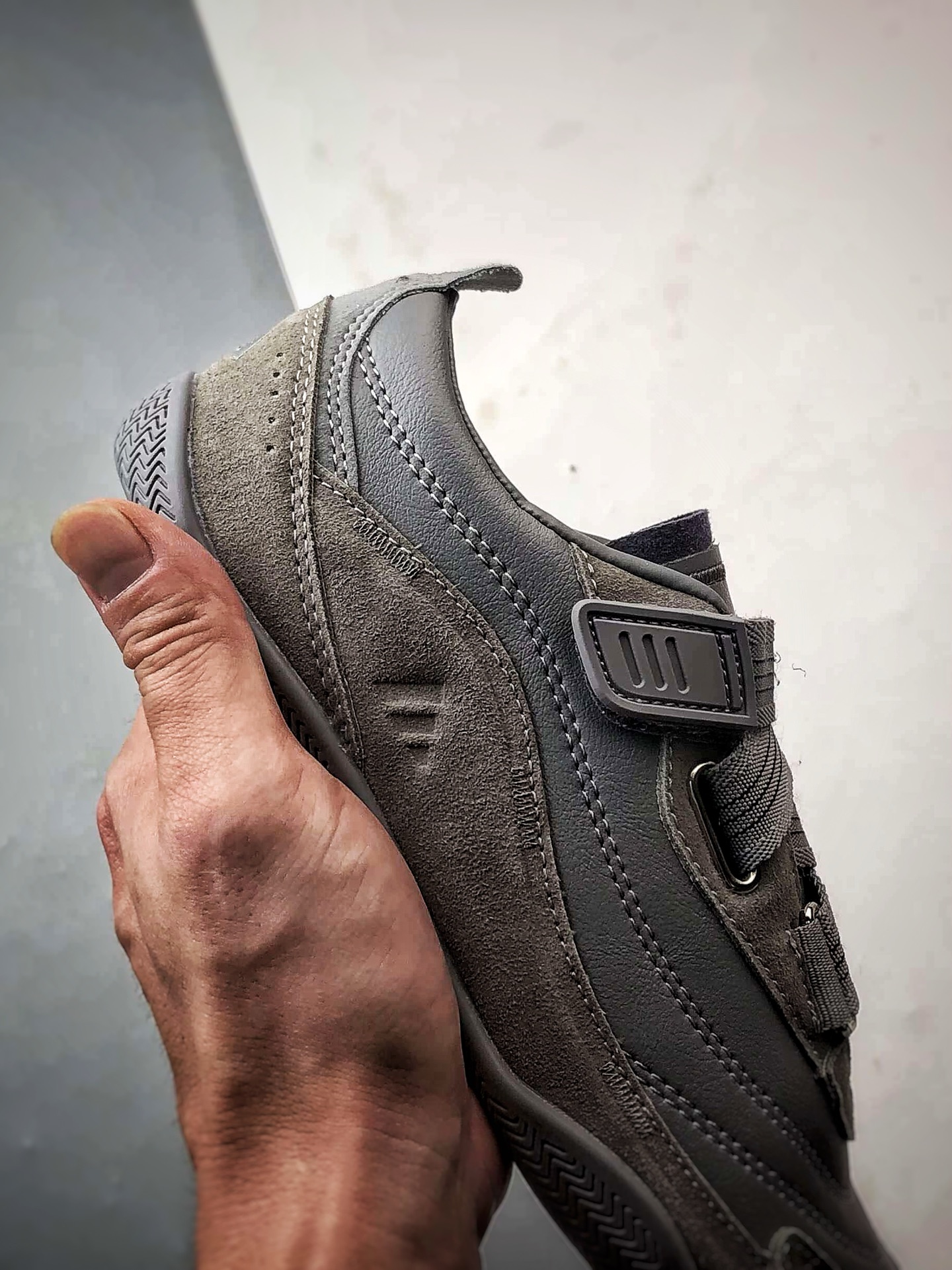 AD Urban Reverie Fos 灰色 魔术贴城市芭蕾风薄底休闲鞋 JQ9391 AD Urban Reverie Fos 灰色 魔术贴城市芭蕾风薄底休闲鞋 JQ9391