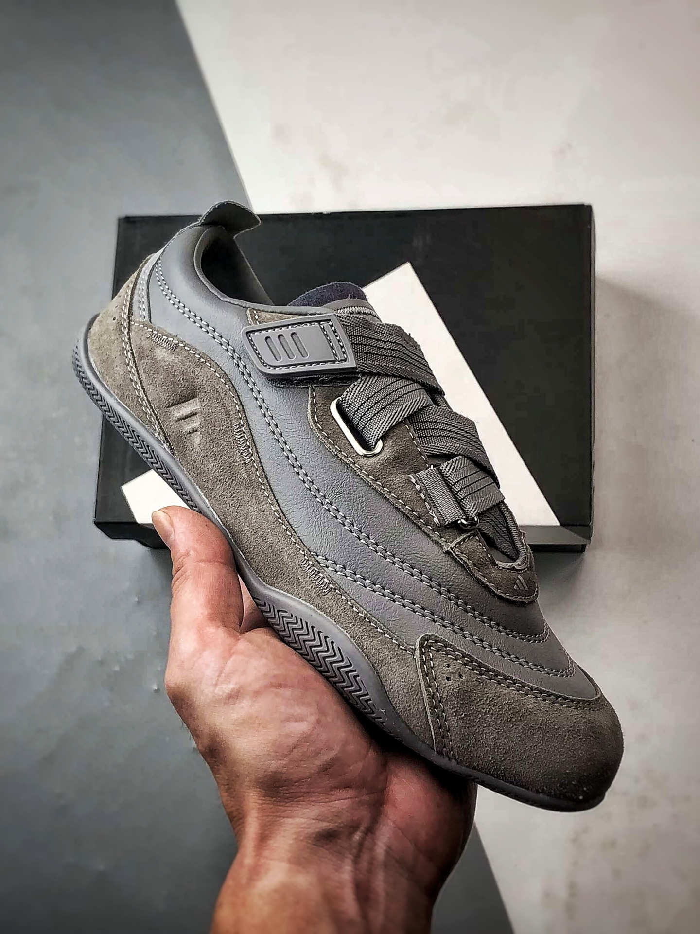 AD Urban Reverie Fos 灰色 魔术贴城市芭蕾风薄底休闲鞋 JQ9391 AD Urban Reverie Fos 灰色 魔术贴城市芭蕾风薄底休闲鞋 JQ9391