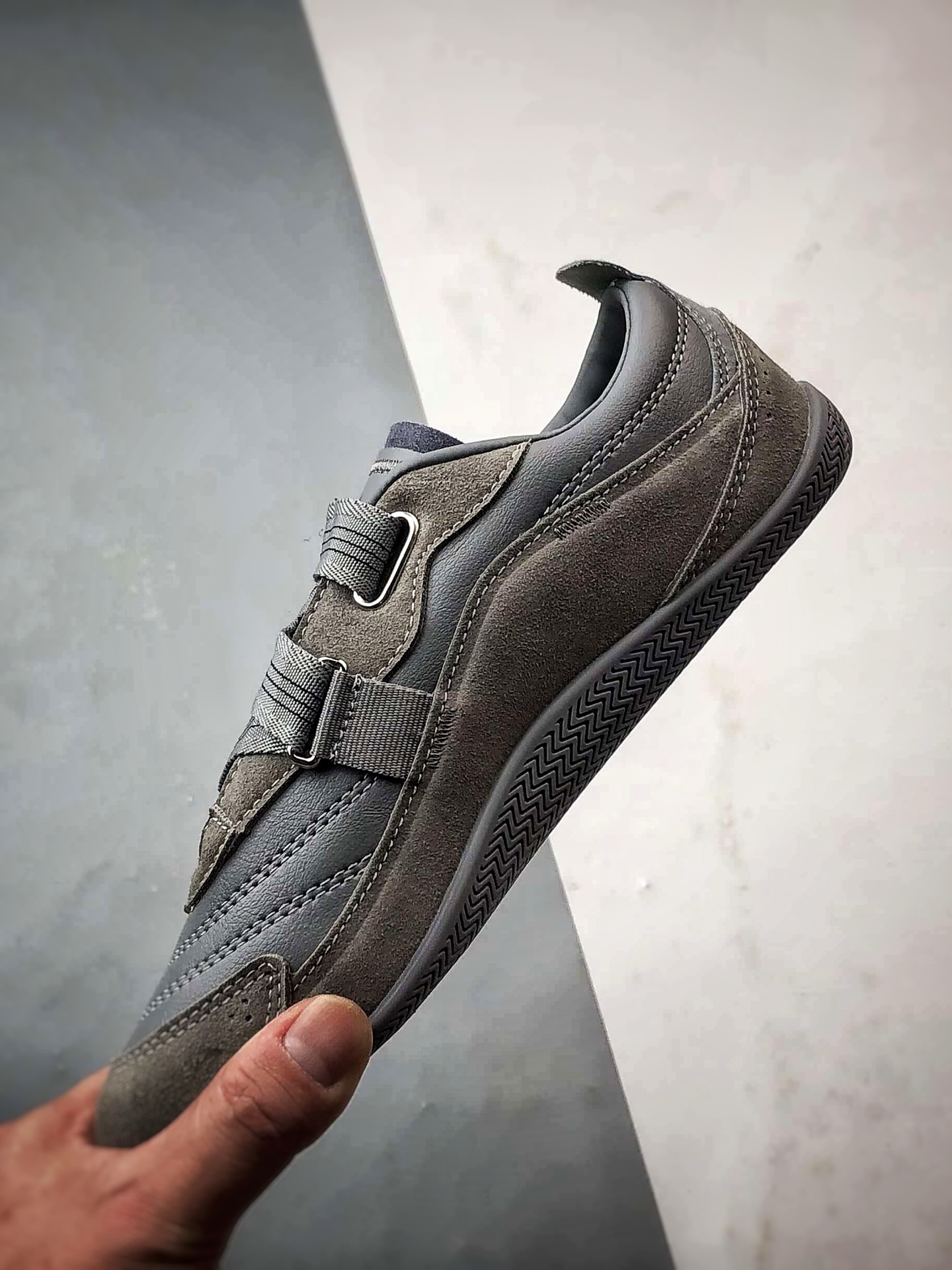 AD Urban Reverie Fos 灰色 魔术贴城市芭蕾风薄底休闲鞋 JQ9391 AD Urban Reverie Fos 灰色 魔术贴城市芭蕾风薄底休闲鞋 JQ9391