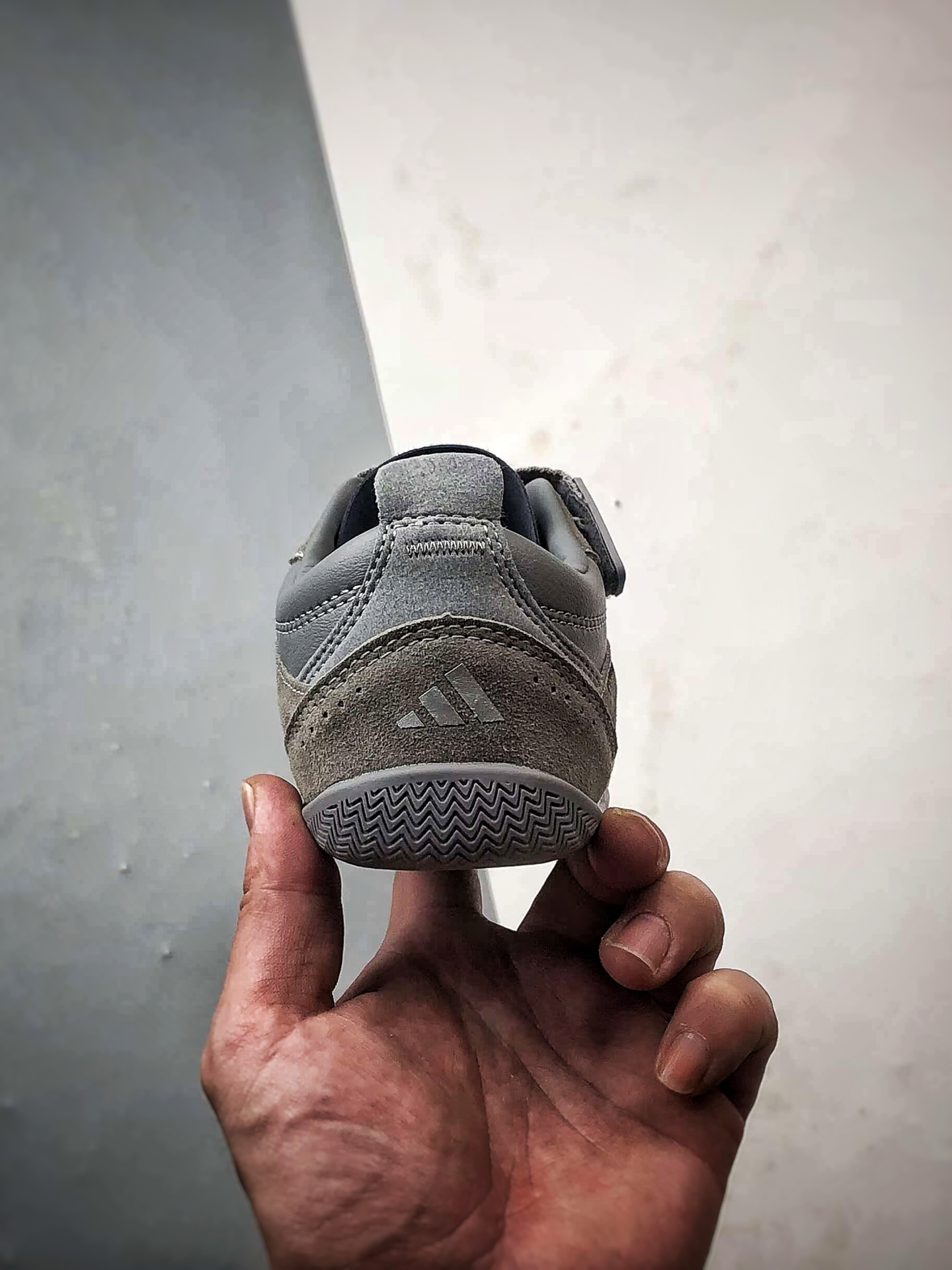 AD Urban Reverie Fos 灰色 魔术贴城市芭蕾风薄底休闲鞋 JQ9391 AD Urban Reverie Fos 灰色 魔术贴城市芭蕾风薄底休闲鞋 JQ9391