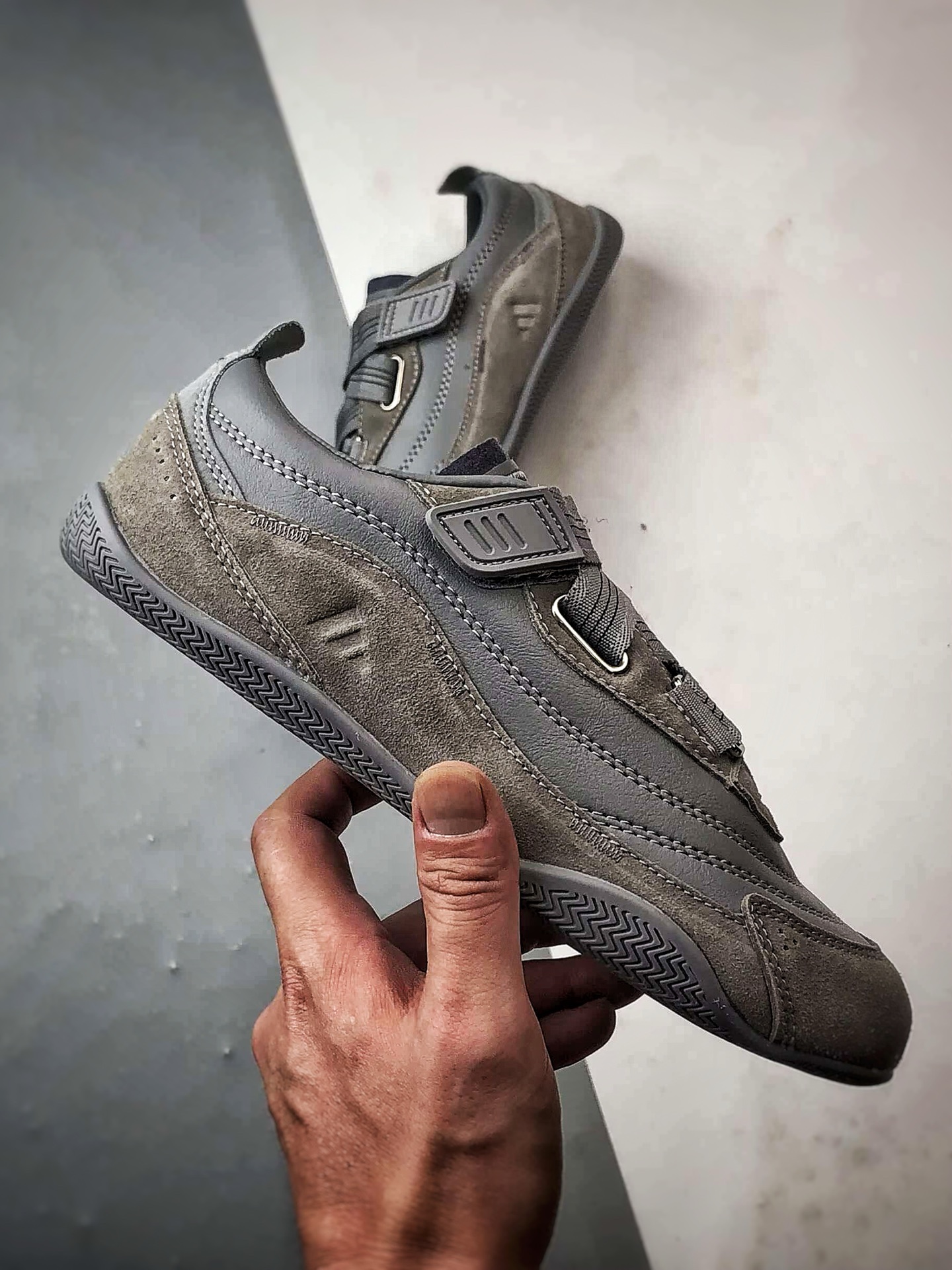 AD Urban Reverie Fos 灰色 魔术贴城市芭蕾风薄底休闲鞋 JQ9391 AD Urban Reverie Fos 灰色 魔术贴城市芭蕾风薄底休闲鞋 JQ9391