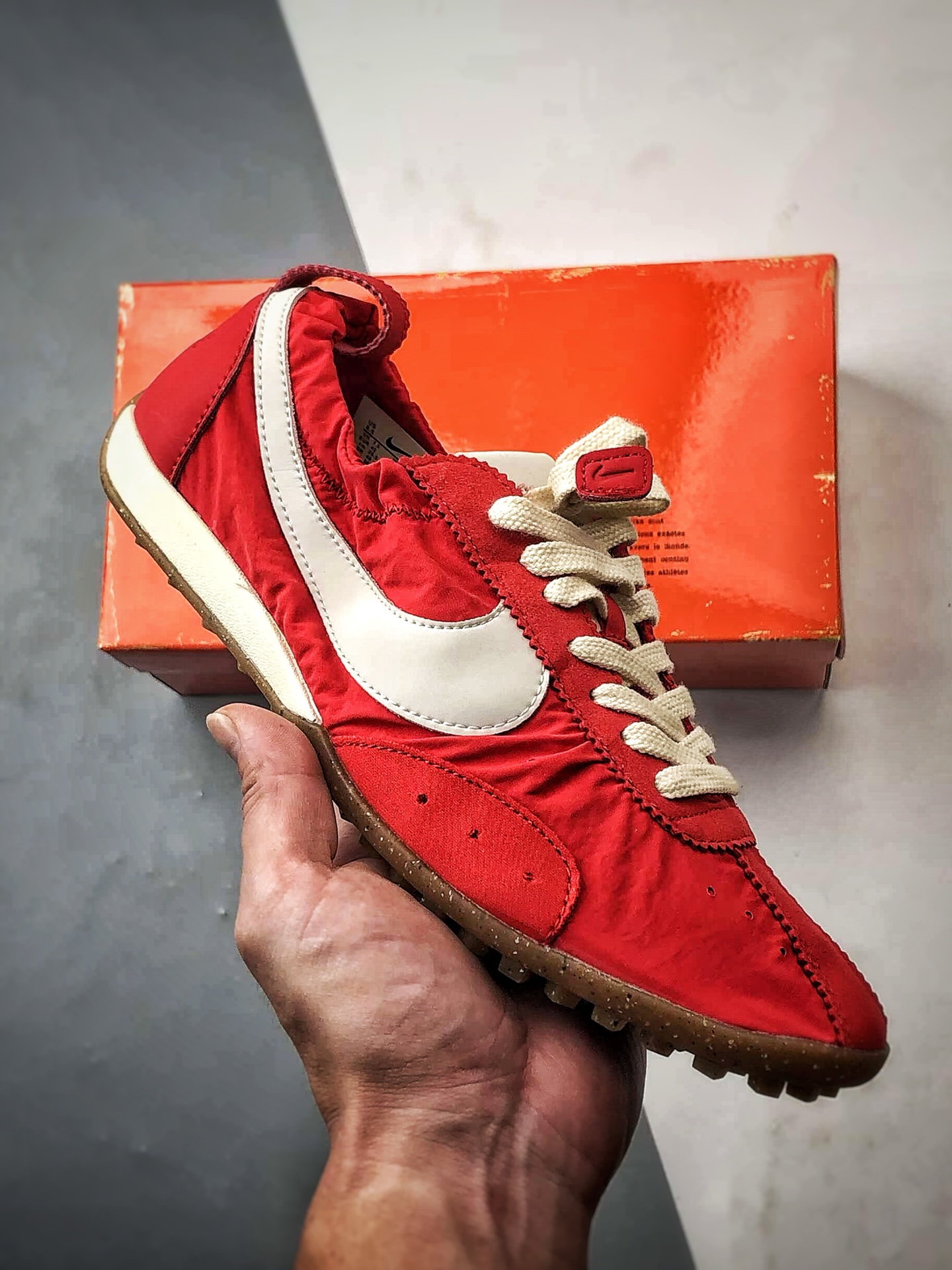 240 NK MoShoe x Jacquemus 红色 联名尼龙复古柔软舒适薄底休闲鞋 HV8547-600