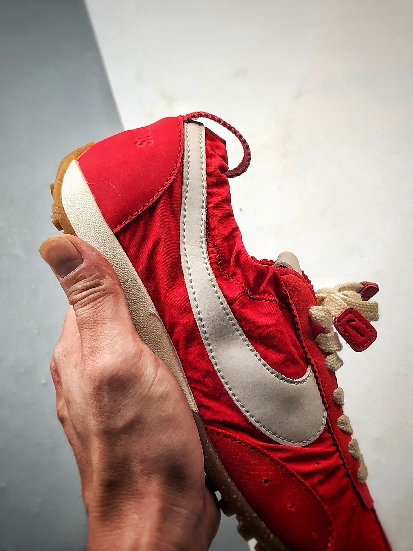 240 NK MoShoe x Jacquemus 红色 联名尼龙复古柔软舒适薄底休闲鞋 HV8547-600