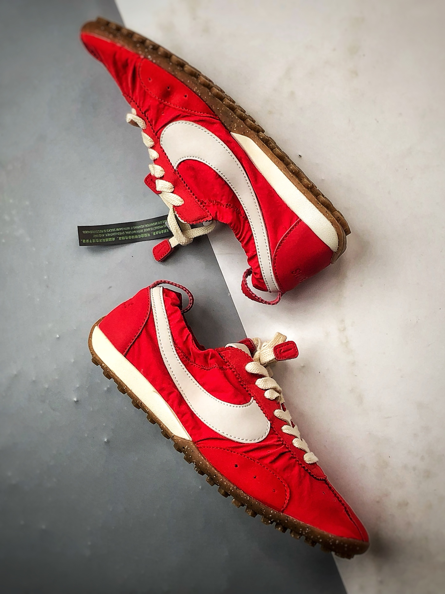 240 NK MoShoe x Jacquemus 红色 联名尼龙复古柔软舒适薄底休闲鞋 HV8547-600