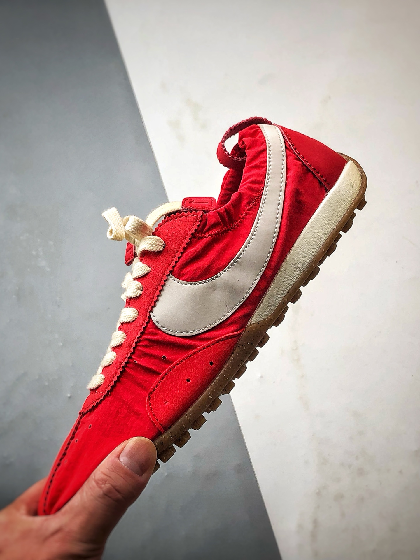 240 NK MoShoe x Jacquemus 红色 联名尼龙复古柔软舒适薄底休闲鞋 HV8547-600