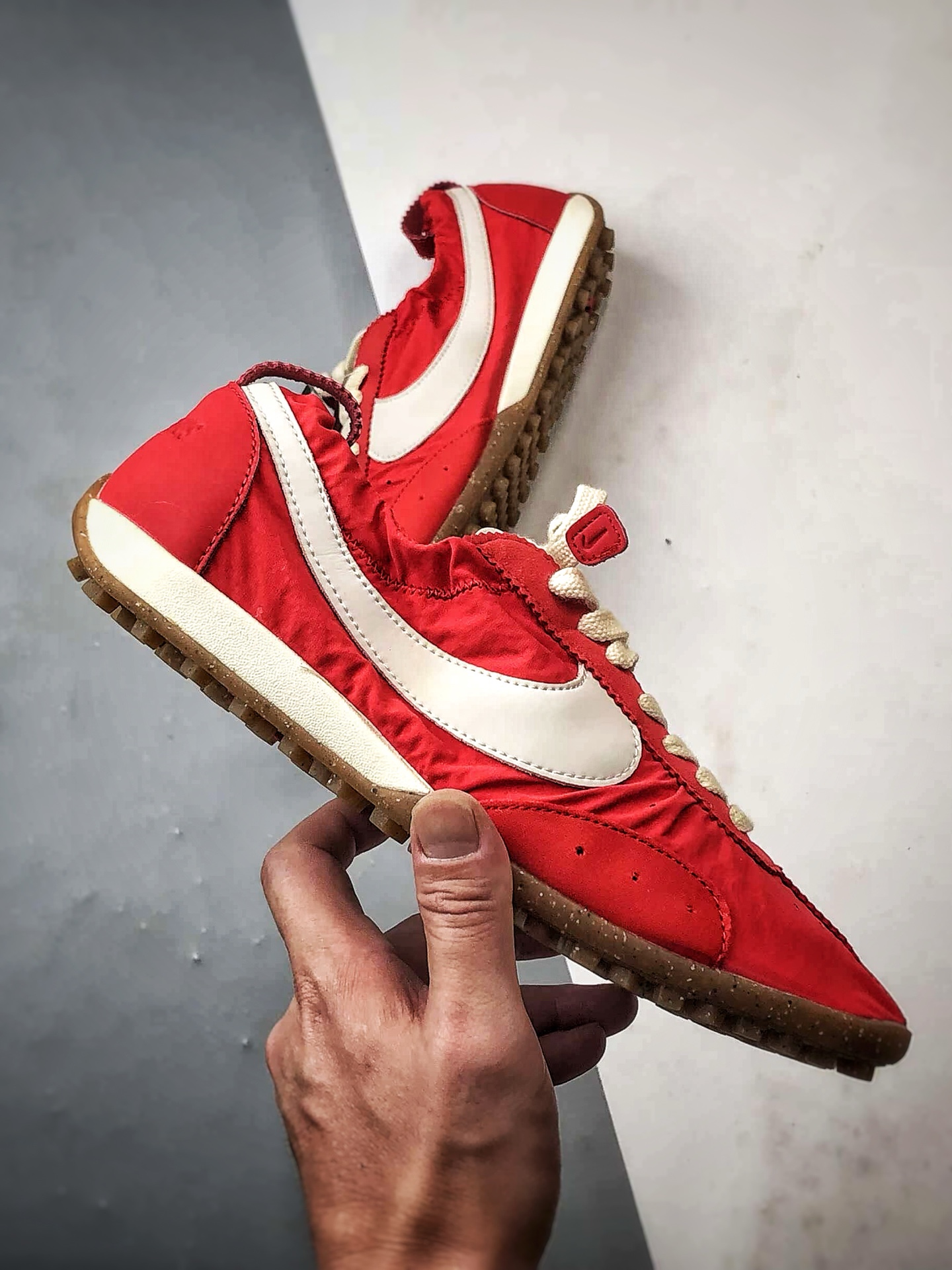 240 NK MoShoe x Jacquemus 红色 联名尼龙复古柔软舒适薄底休闲鞋 HV8547-600