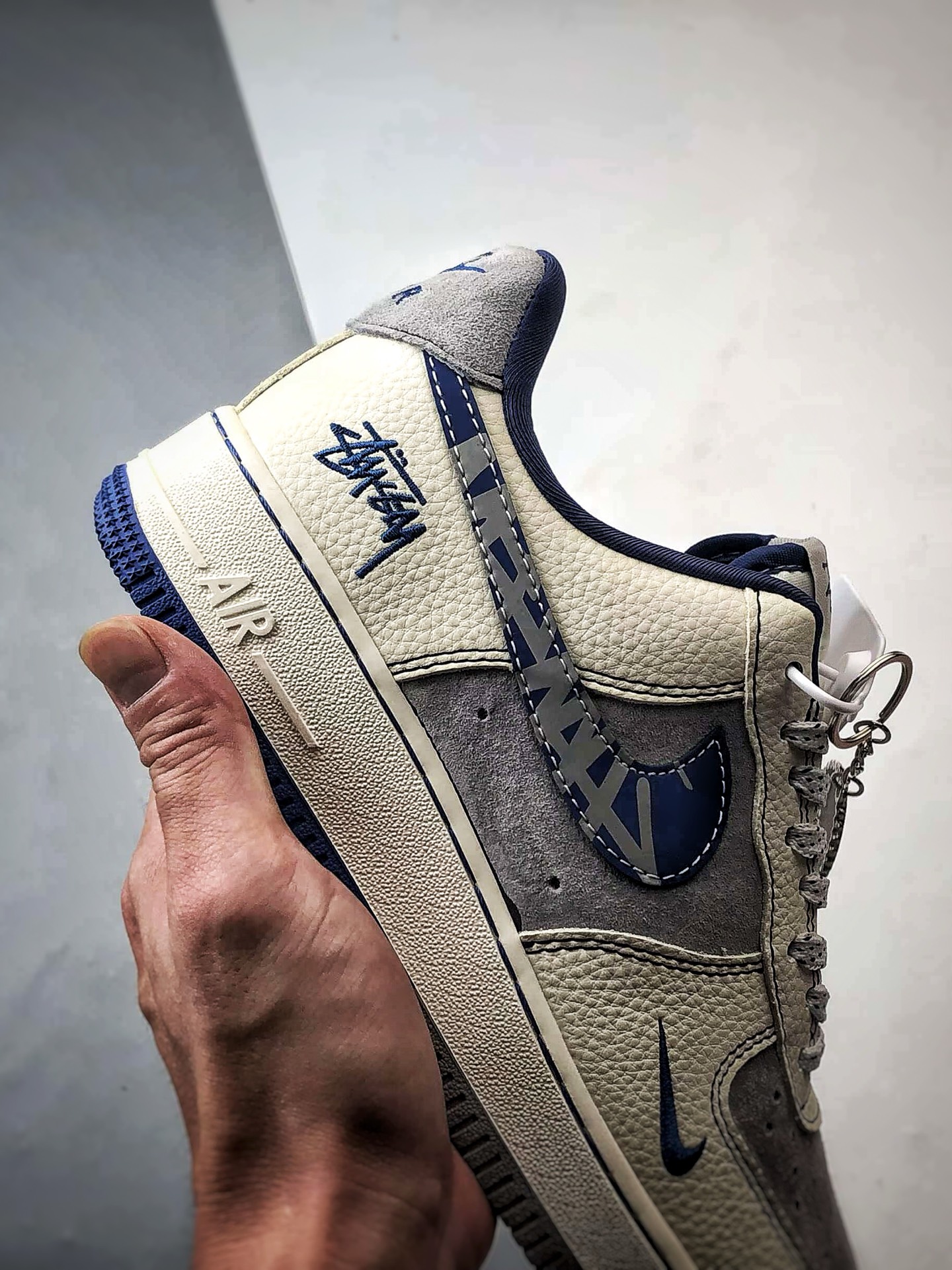 Stussy x Air Force 1 Low 米灰蓝 XL1979-123-High Quatity Cheap Brand wholesale wholesaler seller Clothes Bags handbags Sneakers Top Fashion Clothing Shoes from China Factory Chinese suppliers best Quality Beautiful Price Stussy x Air Force 1 Low 米灰蓝 XL1979-123