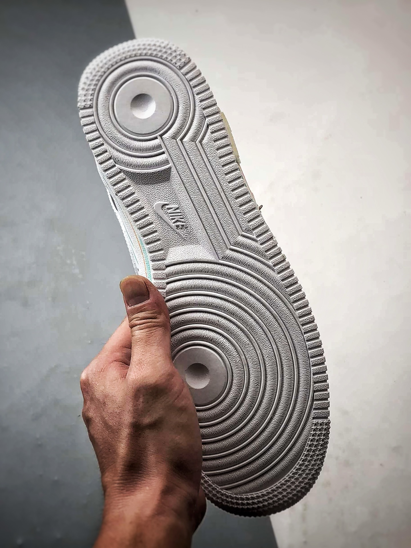 Air Force 1 '07 Low 水瓶座解构 十二星座手绘涂鸦系列 空军一号定制板鞋 白绿渐变如星云晕染鞋身 Air Force 1 '07 Low 水瓶座解构 十二星座手绘涂鸦系列 空军一号定制板鞋 白绿渐变如星云晕染鞋身